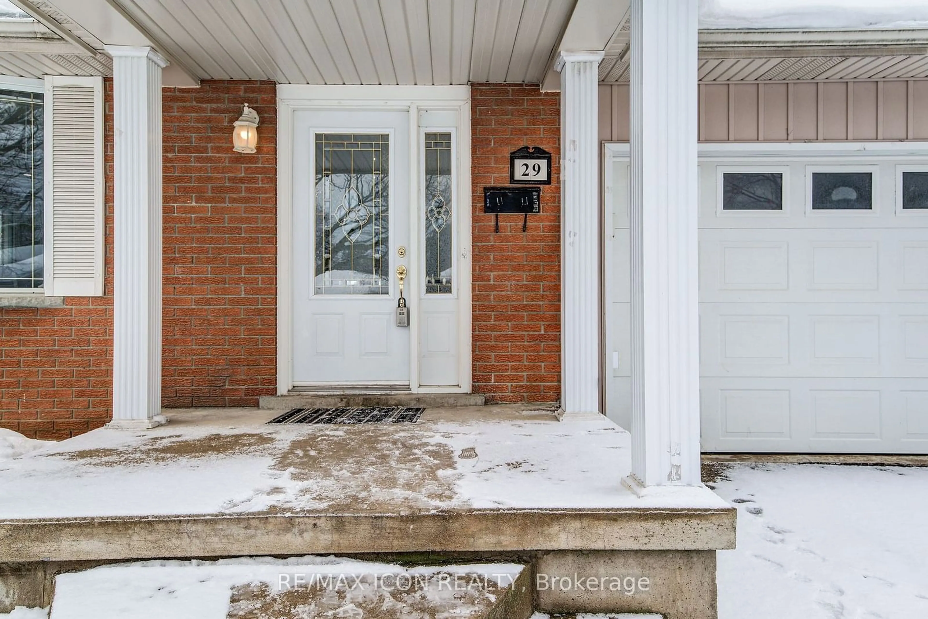 Indoor entryway for 29 Rossford Cres, Kitchener Ontario N2M 2H8