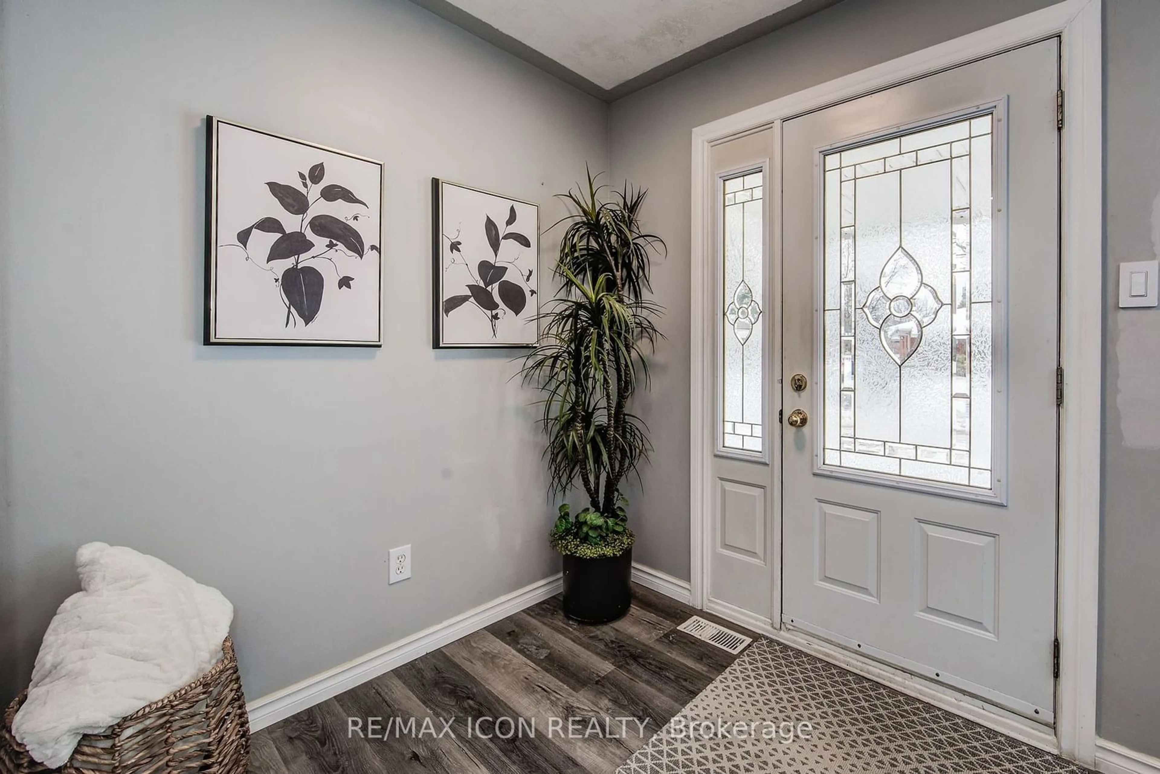 Indoor entryway for 29 Rossford Cres, Kitchener Ontario N2M 2H8