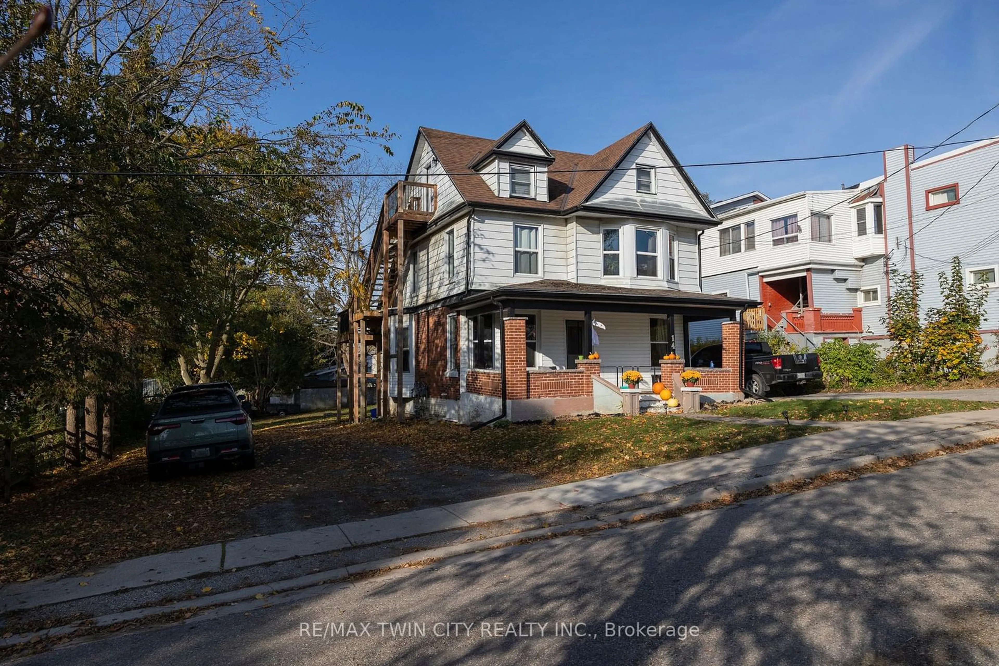 A pic from outside/outdoor area/front of a property/back of a property/a pic from drone, street for 14 OLD MAIN St, Norfolk Ontario N0E 1Y0