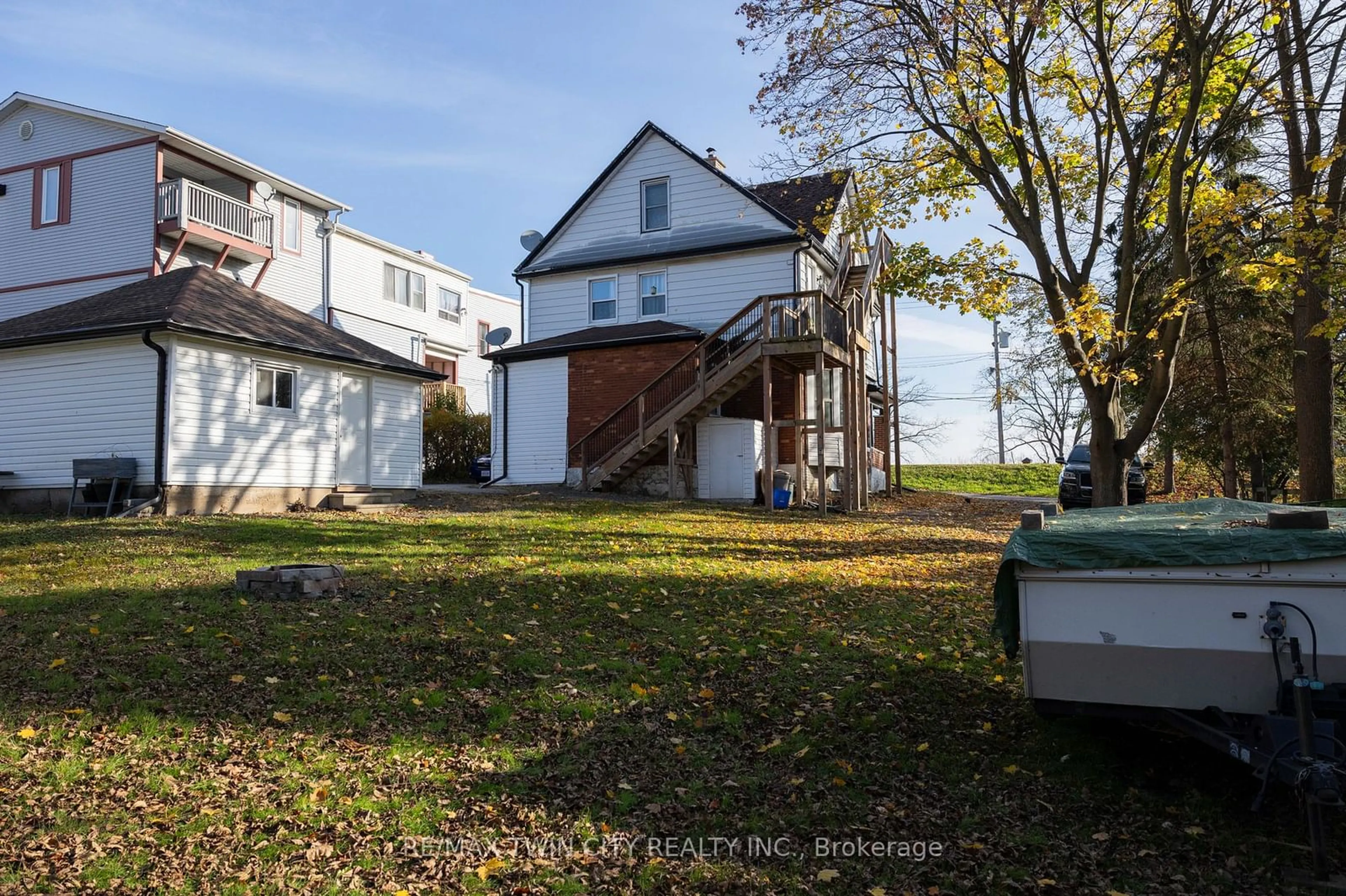 A pic from outside/outdoor area/front of a property/back of a property/a pic from drone, street for 14 OLD MAIN St, Norfolk Ontario N0E 1Y0