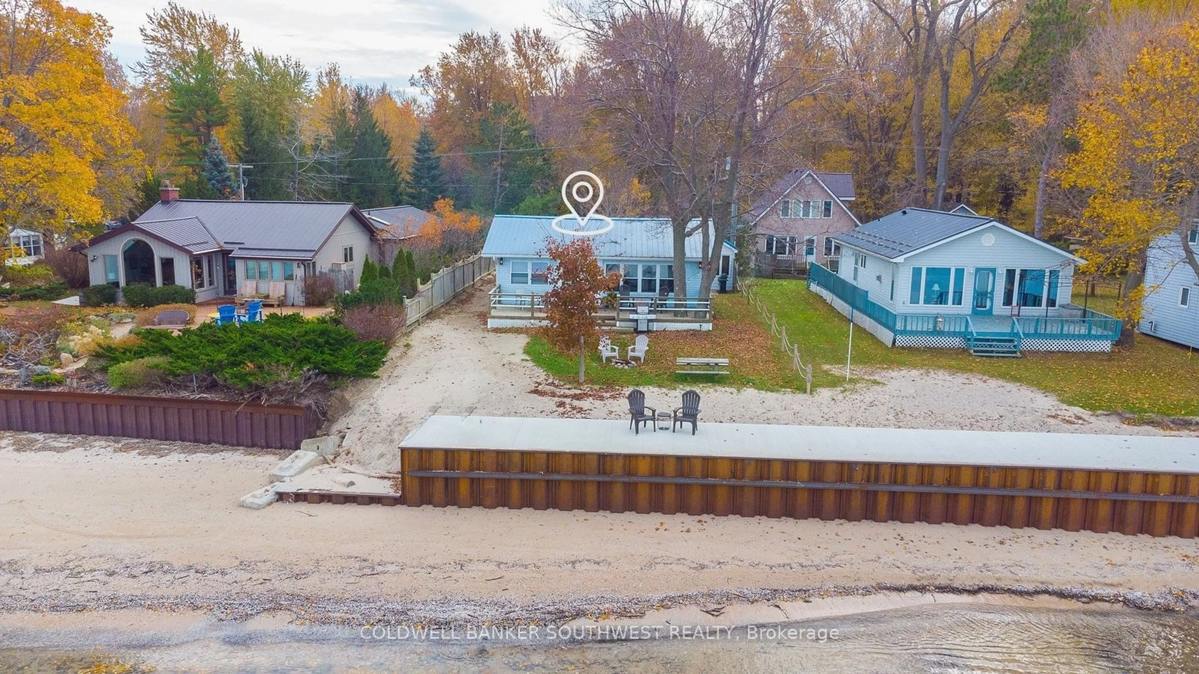 A pic from outside/outdoor area/front of a property/back of a property/a pic from drone, street for 6278 Spruce St, Lambton Shores Ontario N0N 1J3