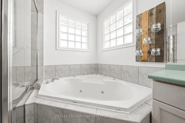 Additional property image - 48 Riviera Rdge