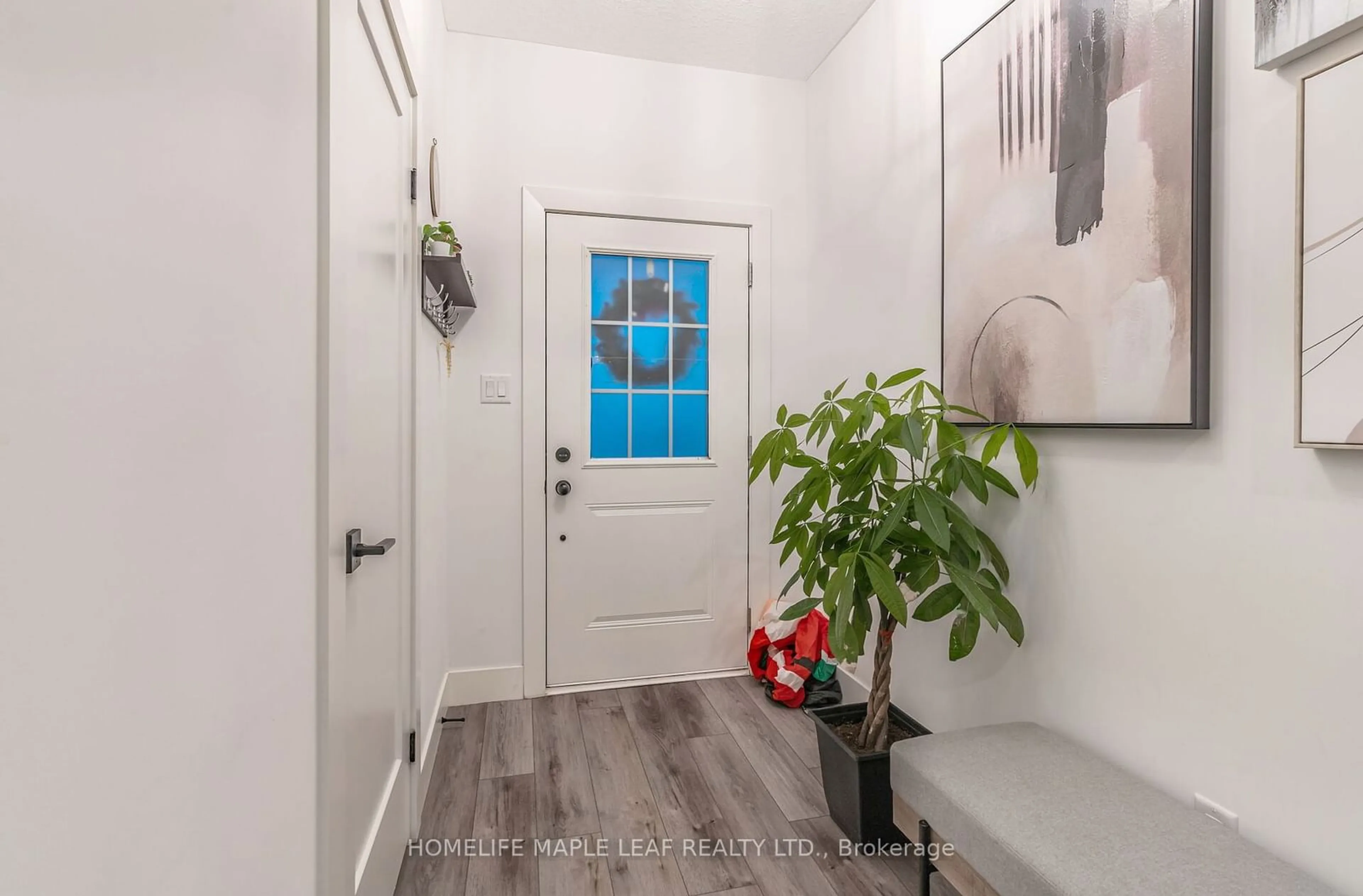 Indoor entryway for 103 Middleton Ave, London Ontario N6L 1K3