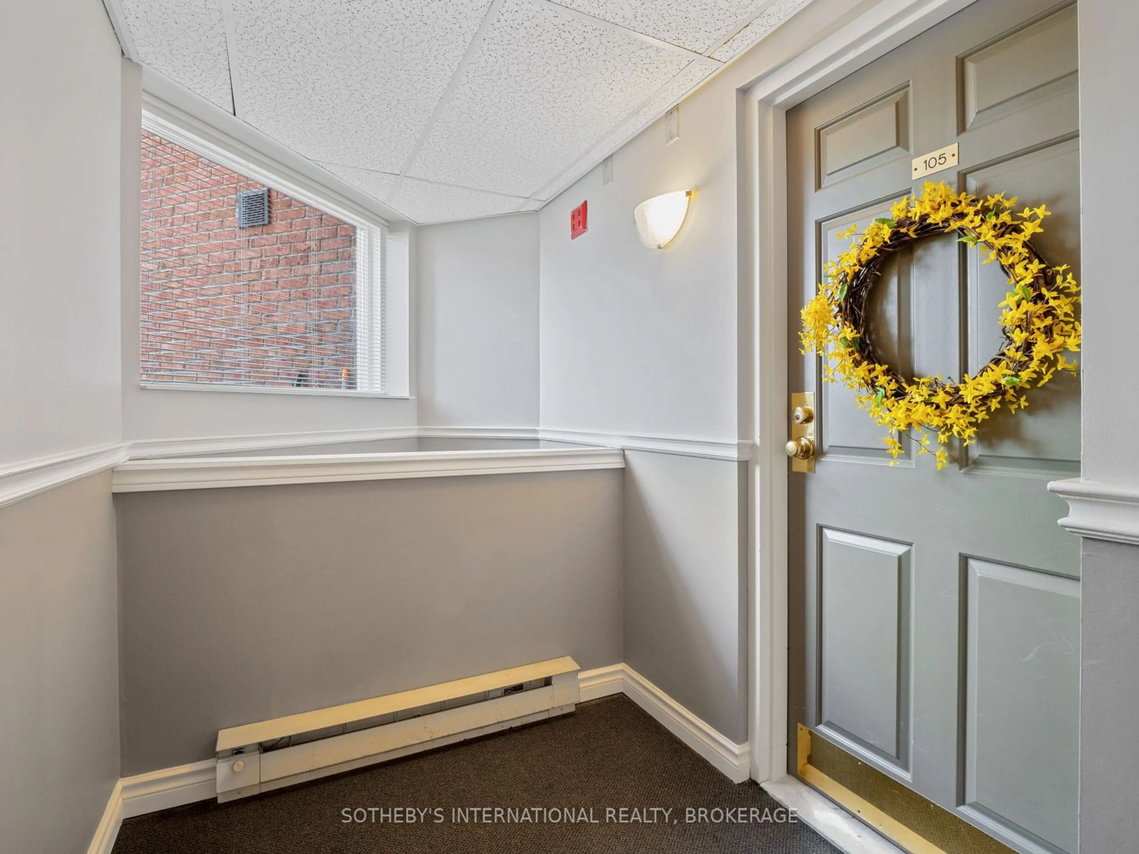 Indoor entryway for 244 Lakeshore Rd #105, St. Catharines Ontario L2M 1R6