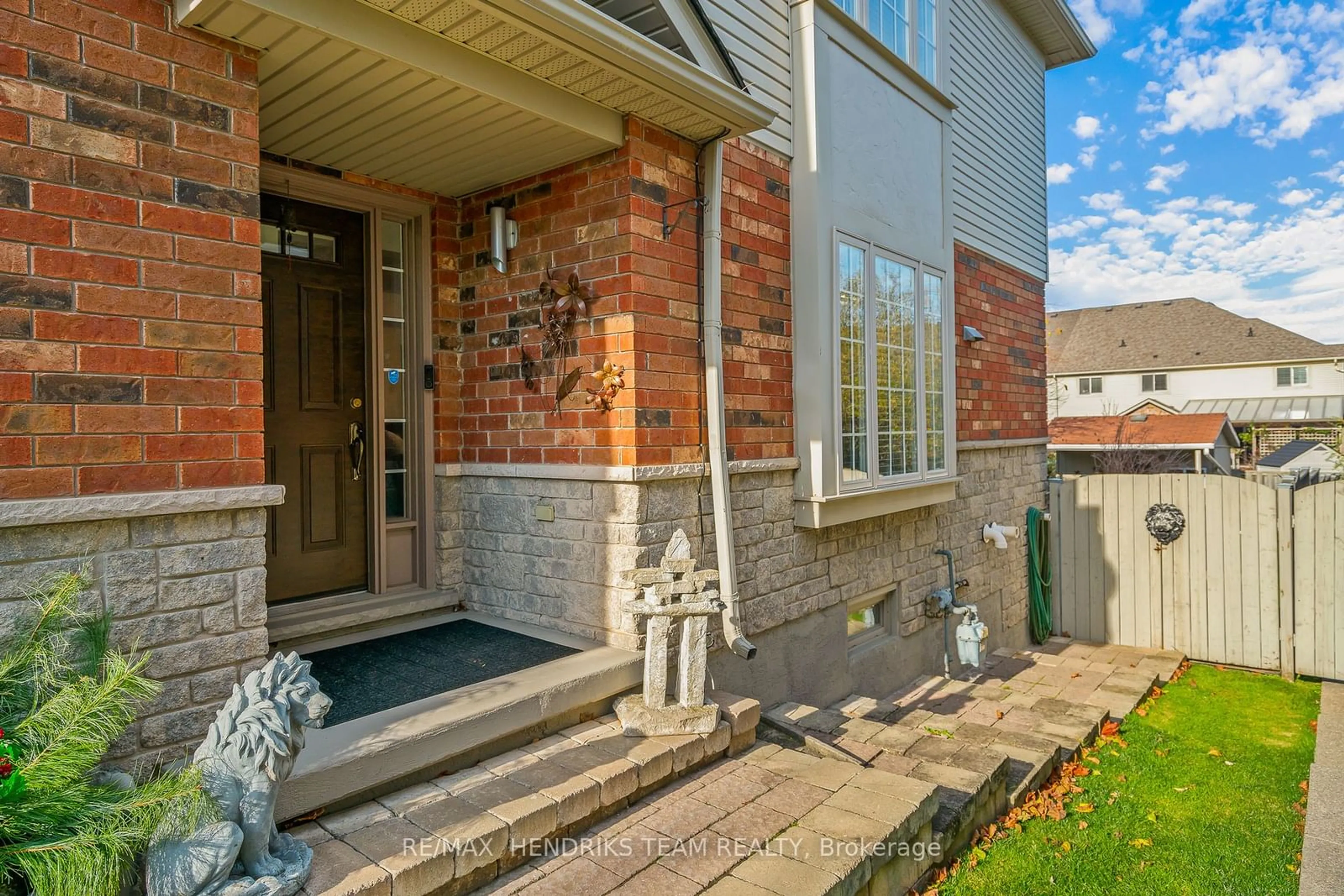 Home with brick exterior material, street for 28 Elderberry Ave, Grimsby Ontario L3M 5R5