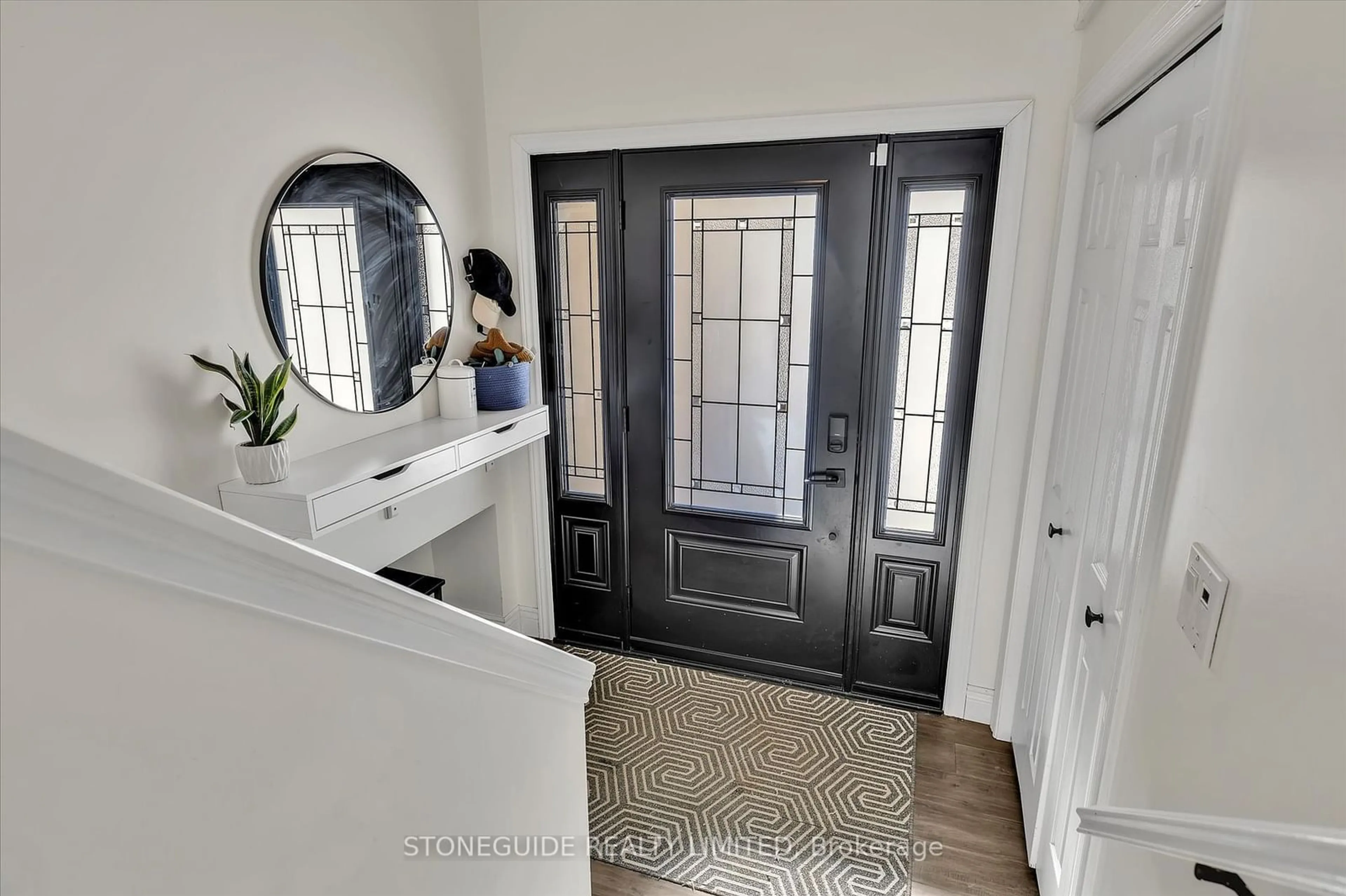 Indoor entryway for 2559 THORNBURY Dr, Otonabee-South Monaghan Ontario K9J 6X8