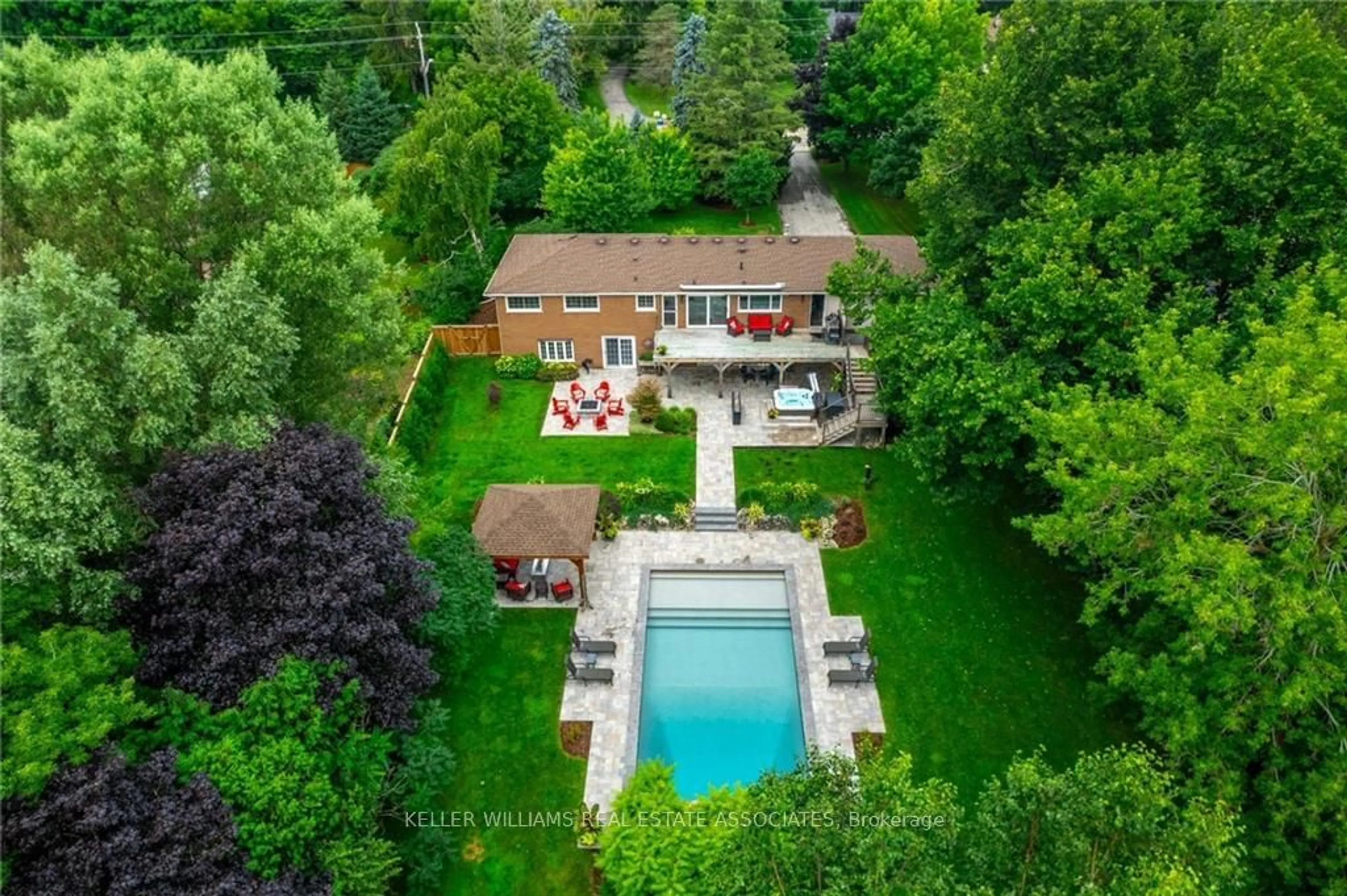 A pic from outside/outdoor area/front of a property/back of a property/a pic from drone, unknown for 338 Carlisle Rd, Hamilton Ontario L0R 1H1