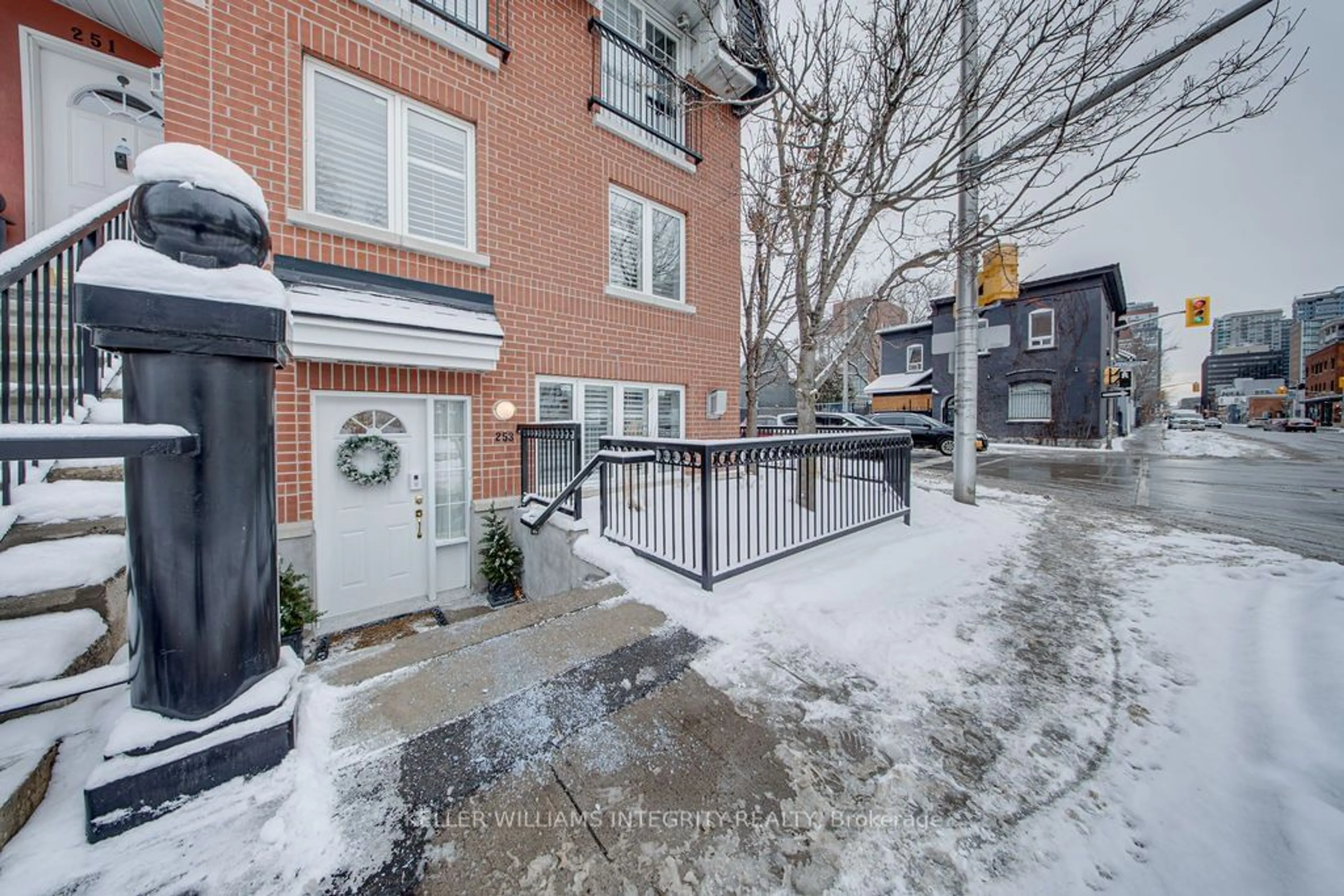 Patio, street for 253 Cumberland St, Lower Town - Sandy Hill Ontario K1N 8W6