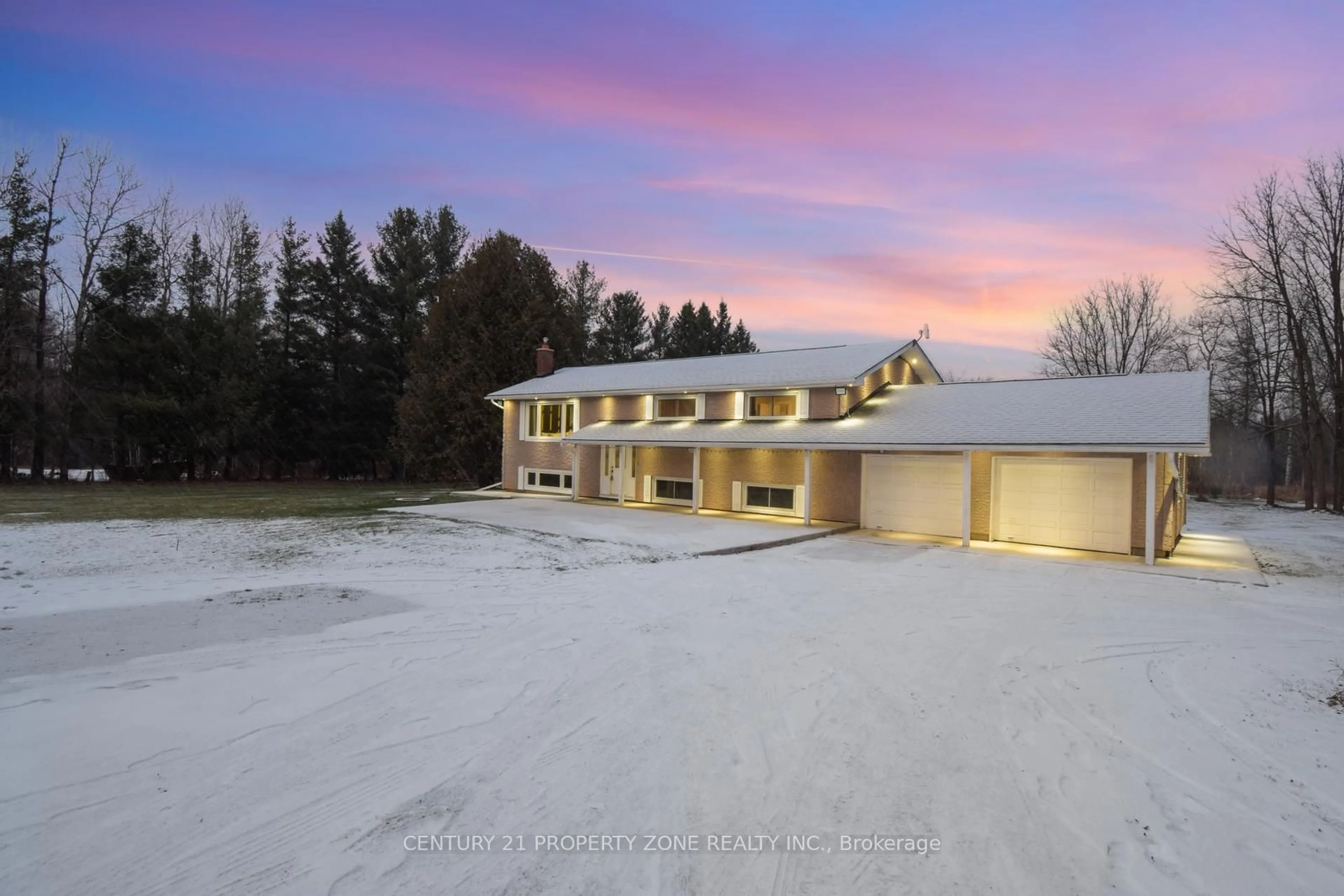 A pic from outside/outdoor area/front of a property/back of a property/a pic from drone, building for 5639 First Line, Erin Ontario L0N 1N0