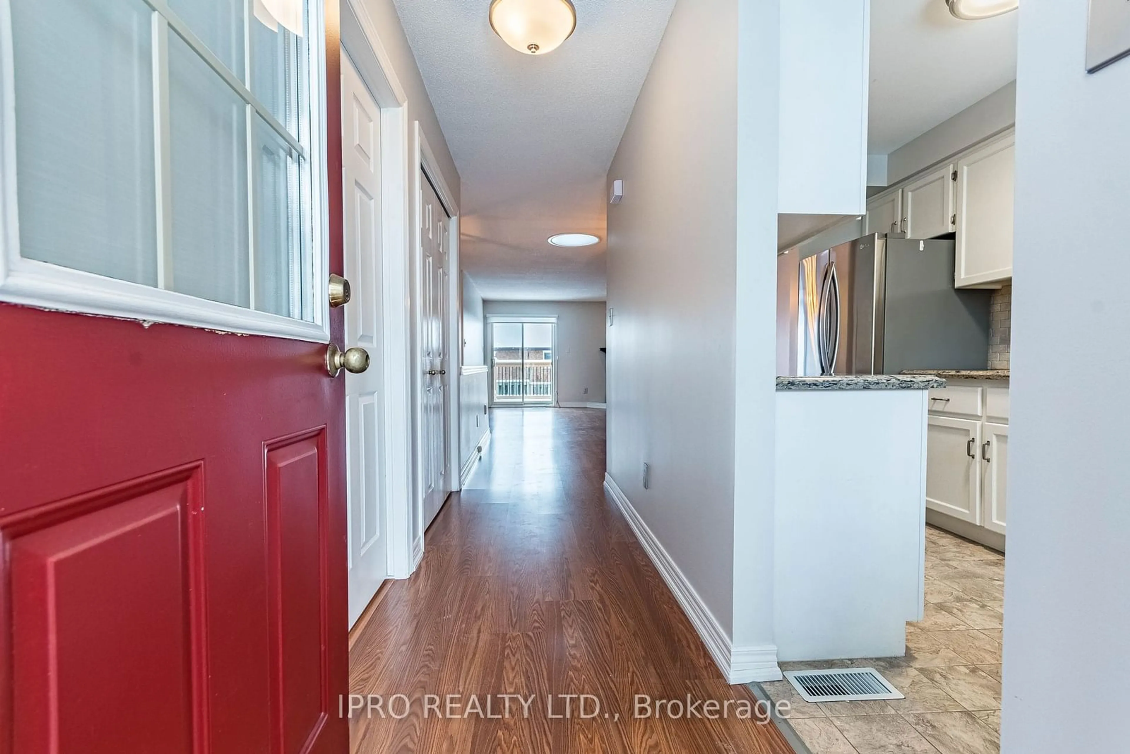 Indoor entryway for 165 Main St #7, Grimsby Ontario L3M 1P2