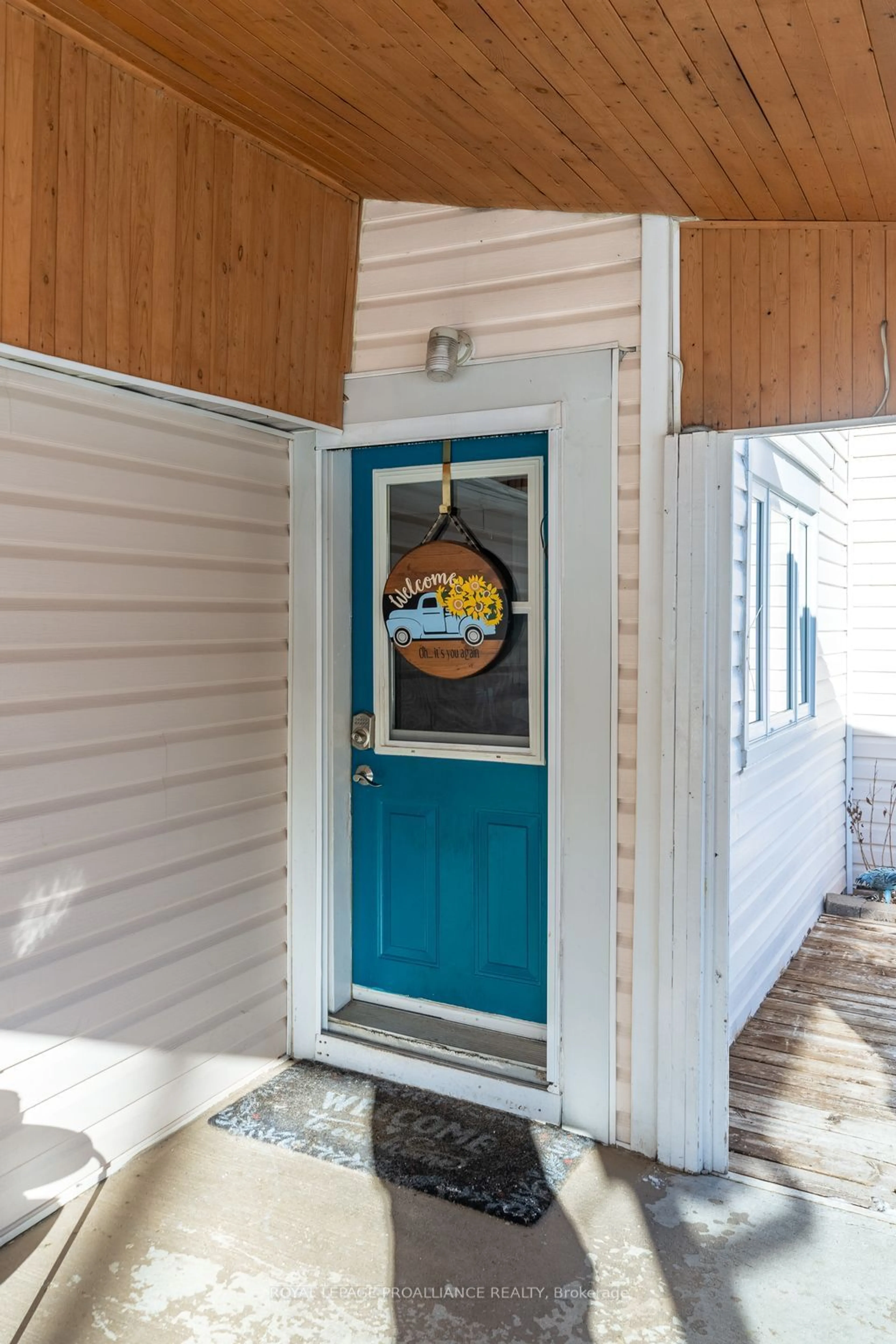 Indoor entryway for 178 Green St, Deseronto Ontario K0K 1X0