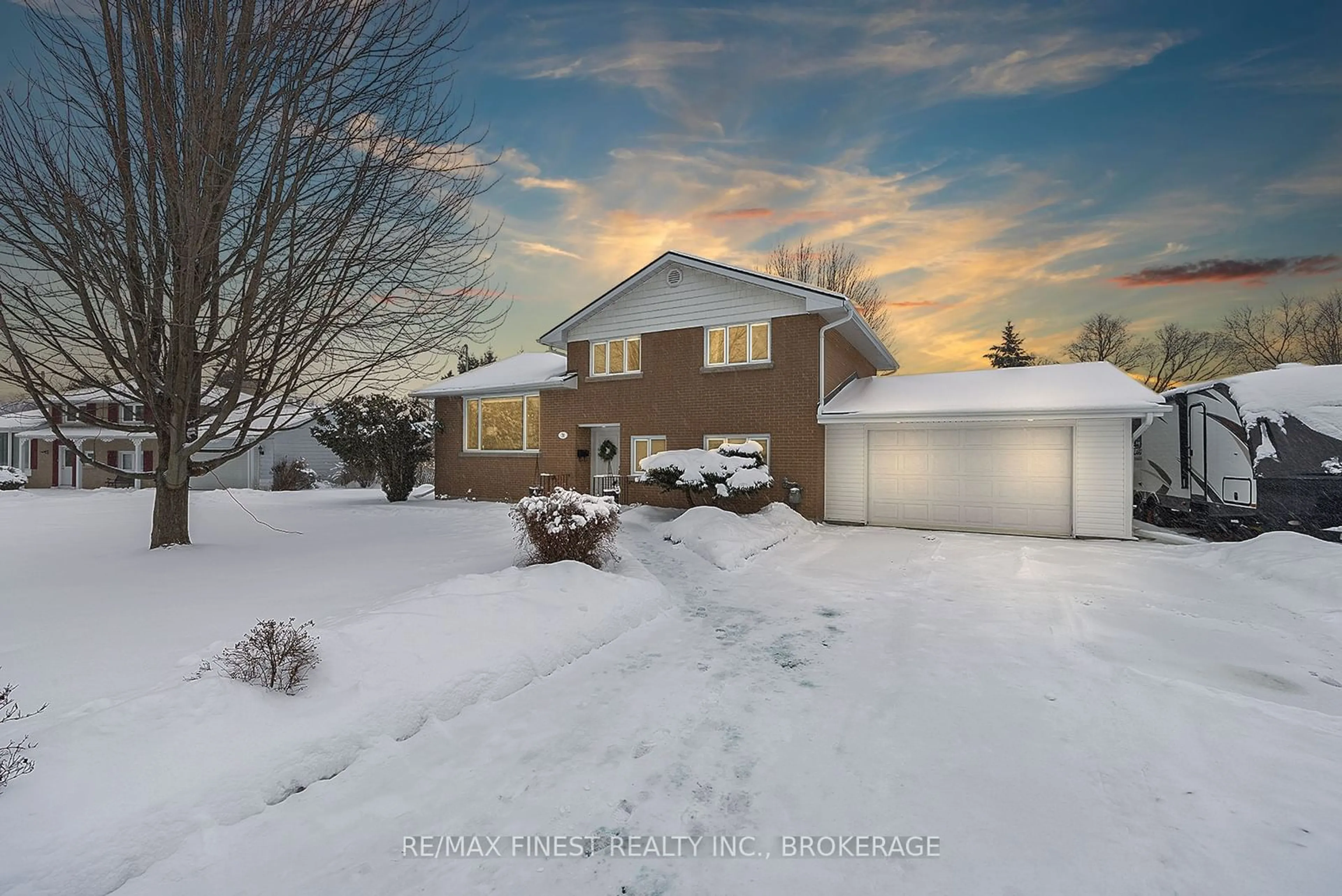 A pic from outside/outdoor area/front of a property/back of a property/a pic from drone, street for 31 Manitou Cres, Loyalist Ontario K7N 1B1