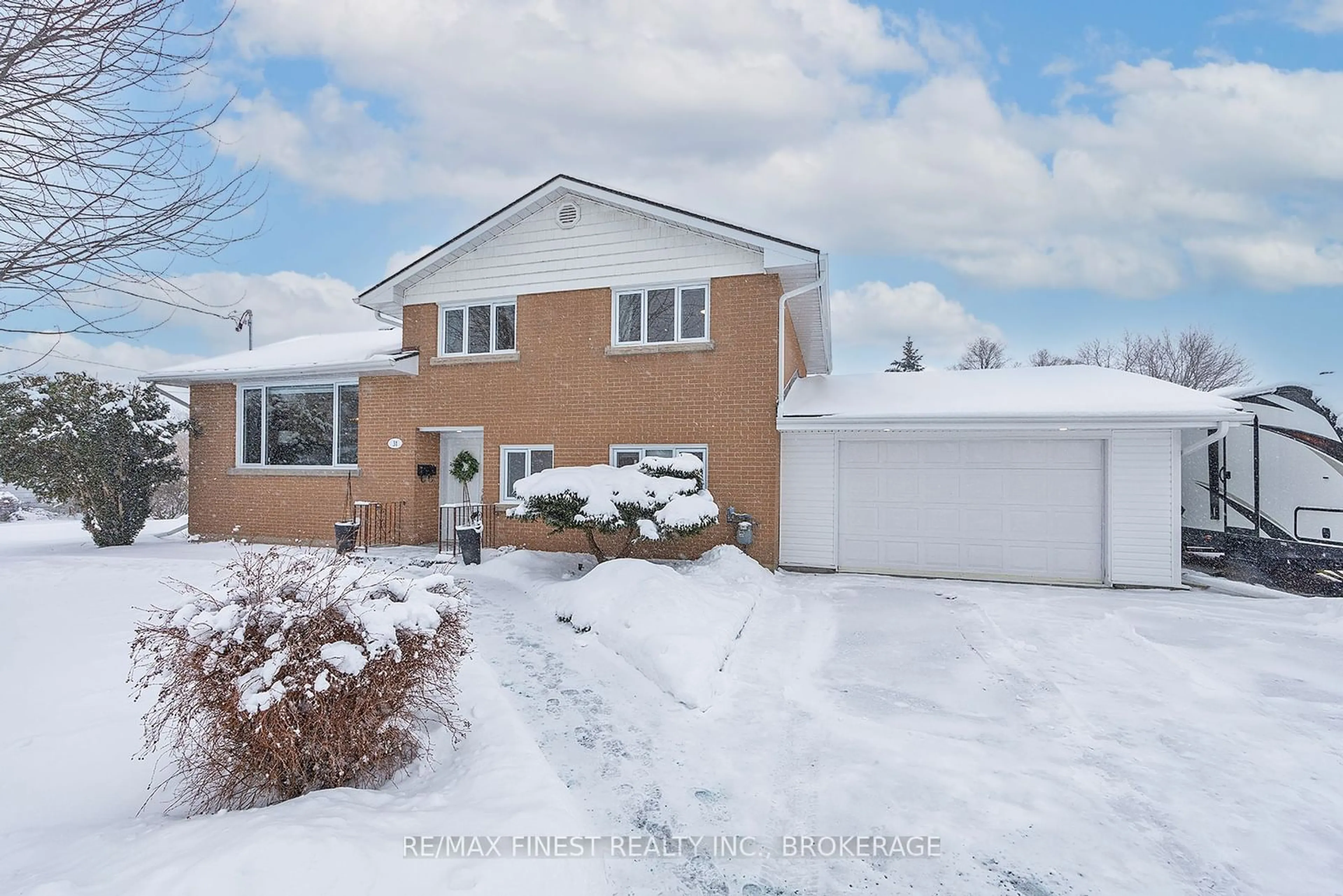 A pic from outside/outdoor area/front of a property/back of a property/a pic from drone, street for 31 Manitou Cres, Loyalist Ontario K7N 1B1