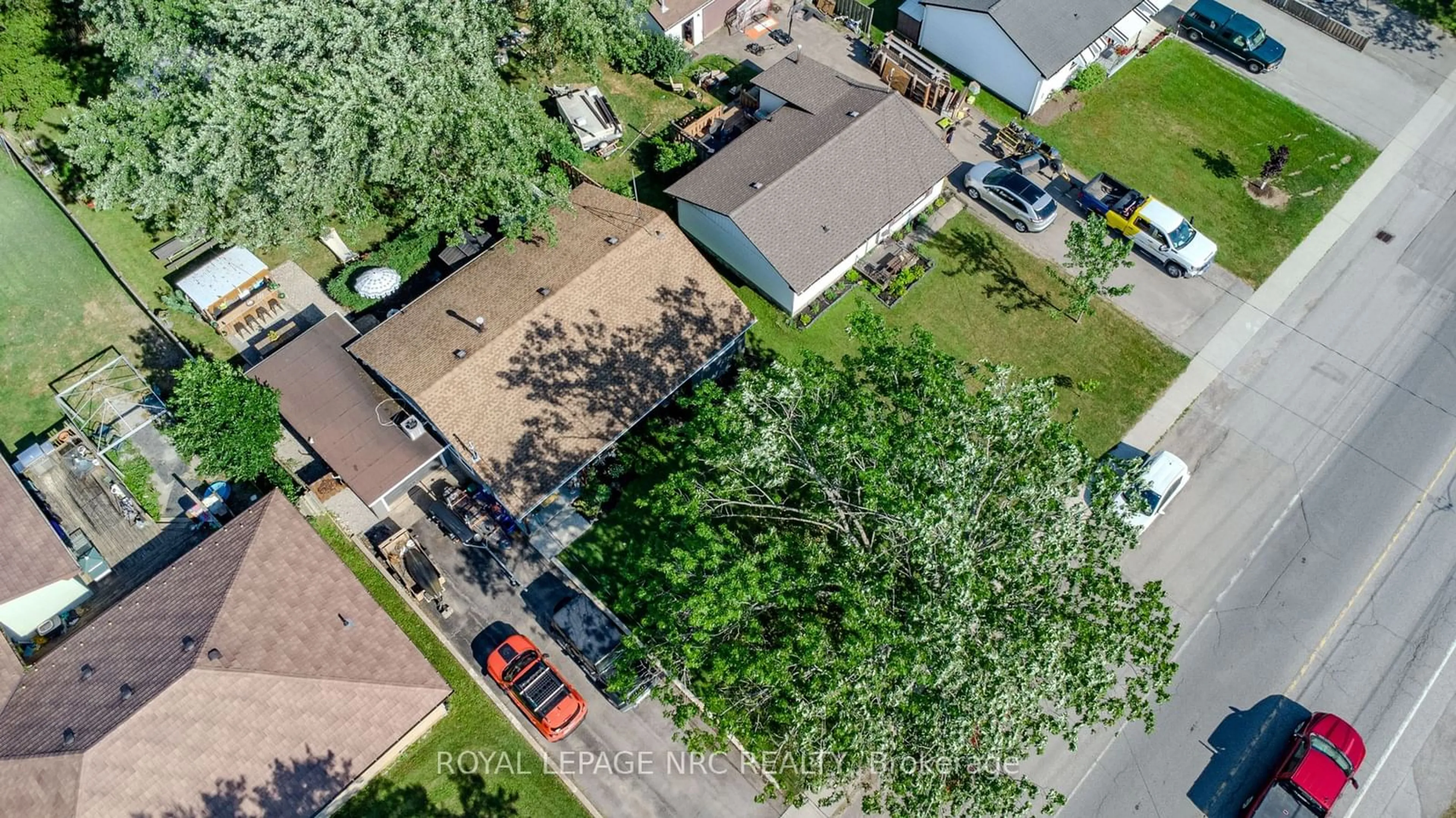 A pic from outside/outdoor area/front of a property/back of a property/a pic from drone, street for 464 Gorham Rd, Fort Erie Ontario L0S 1N0