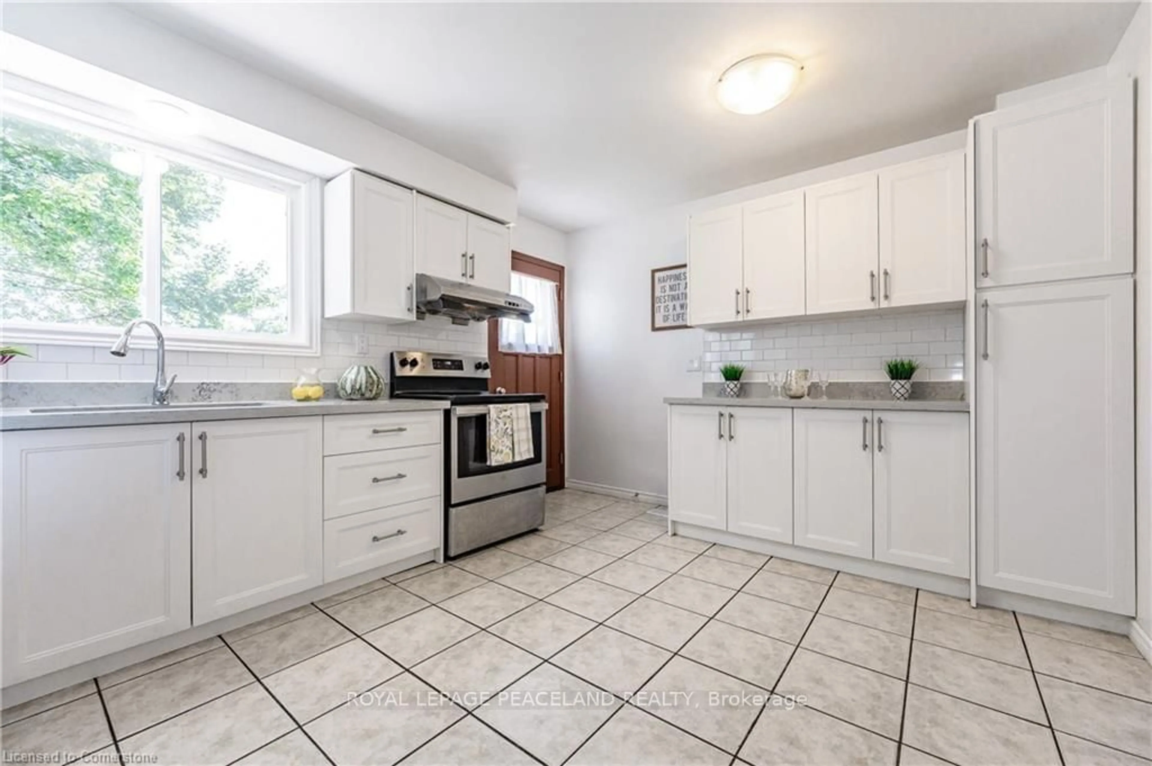 Standard kitchen, ceramic/tile floor for 526 Glen Forrest Blvd #B, Waterloo Ontario N2L 4J1