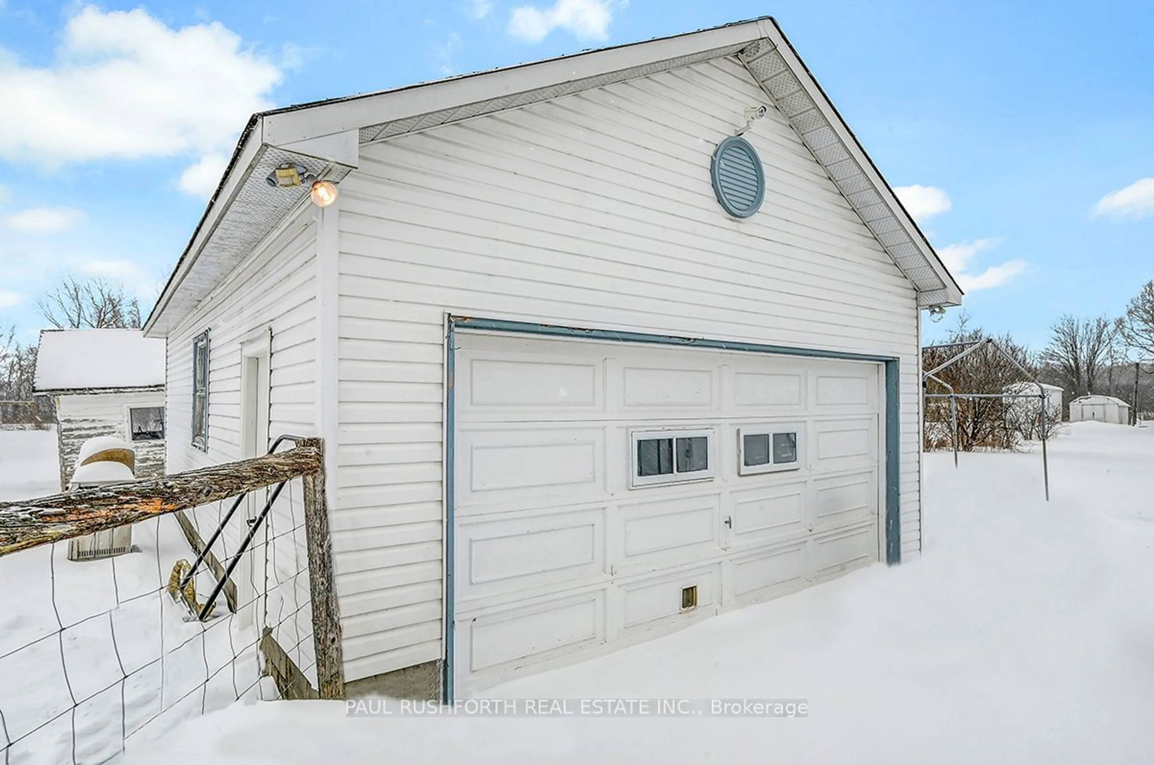 Indoor garage for 2682 Russland Rd, Russell Ontario K0A 3H0