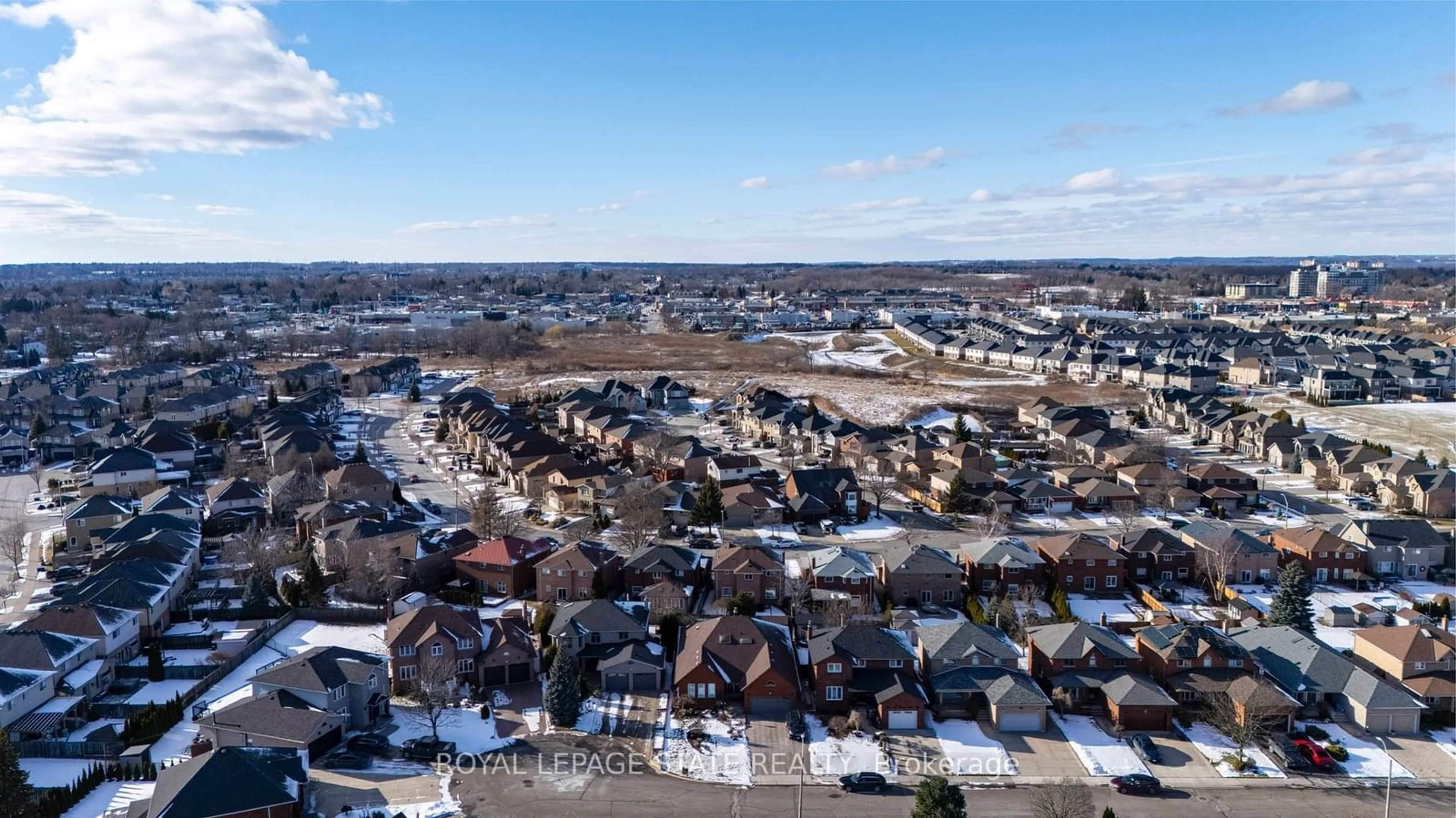 A pic from outside/outdoor area/front of a property/back of a property/a pic from drone, street for 483 Dicenzo Dr, Hamilton Ontario L9B 2C4