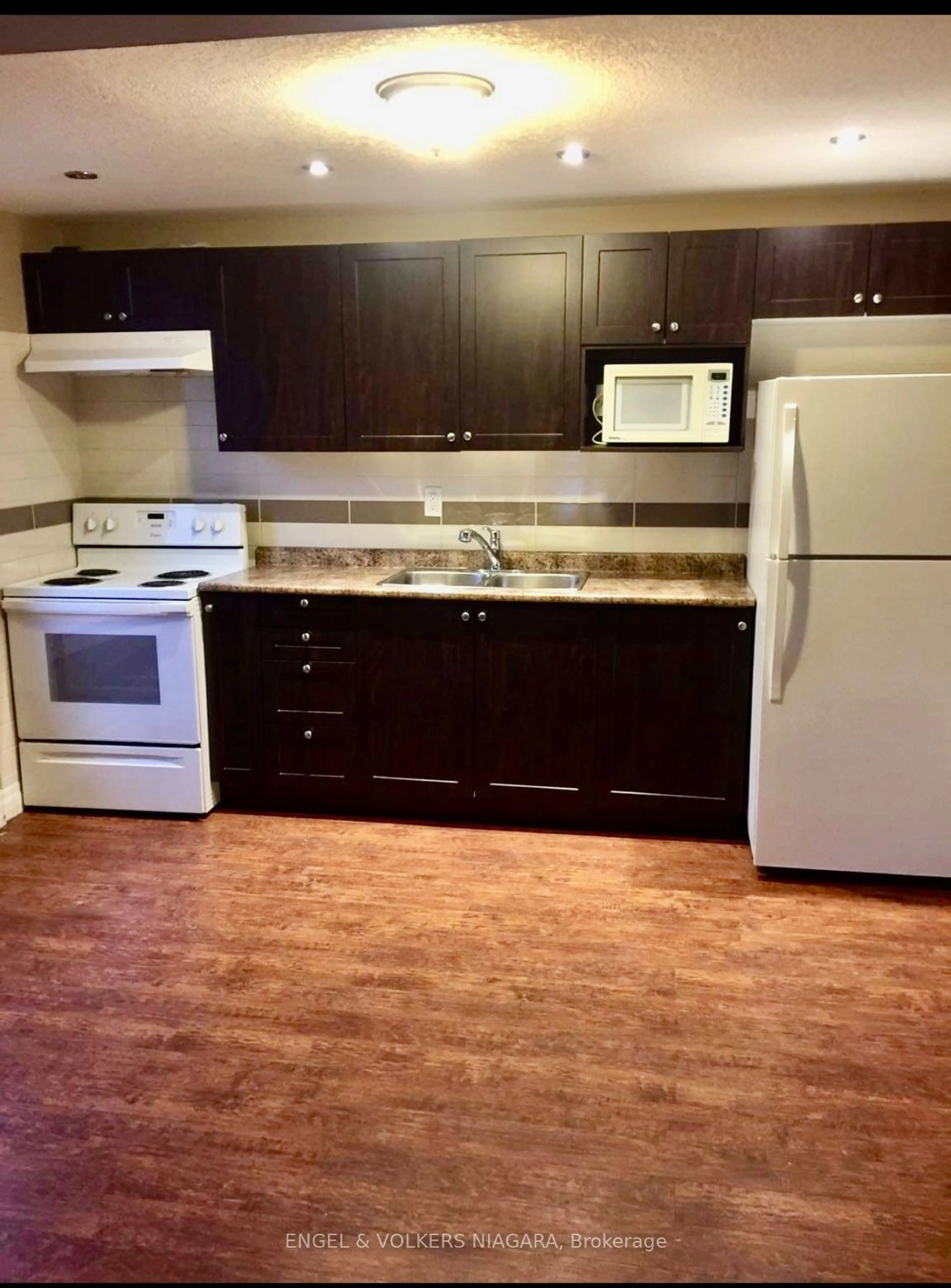 Standard kitchen, wood/laminate floor for 6266 Culp St, Niagara Falls Ontario L2G 2C1