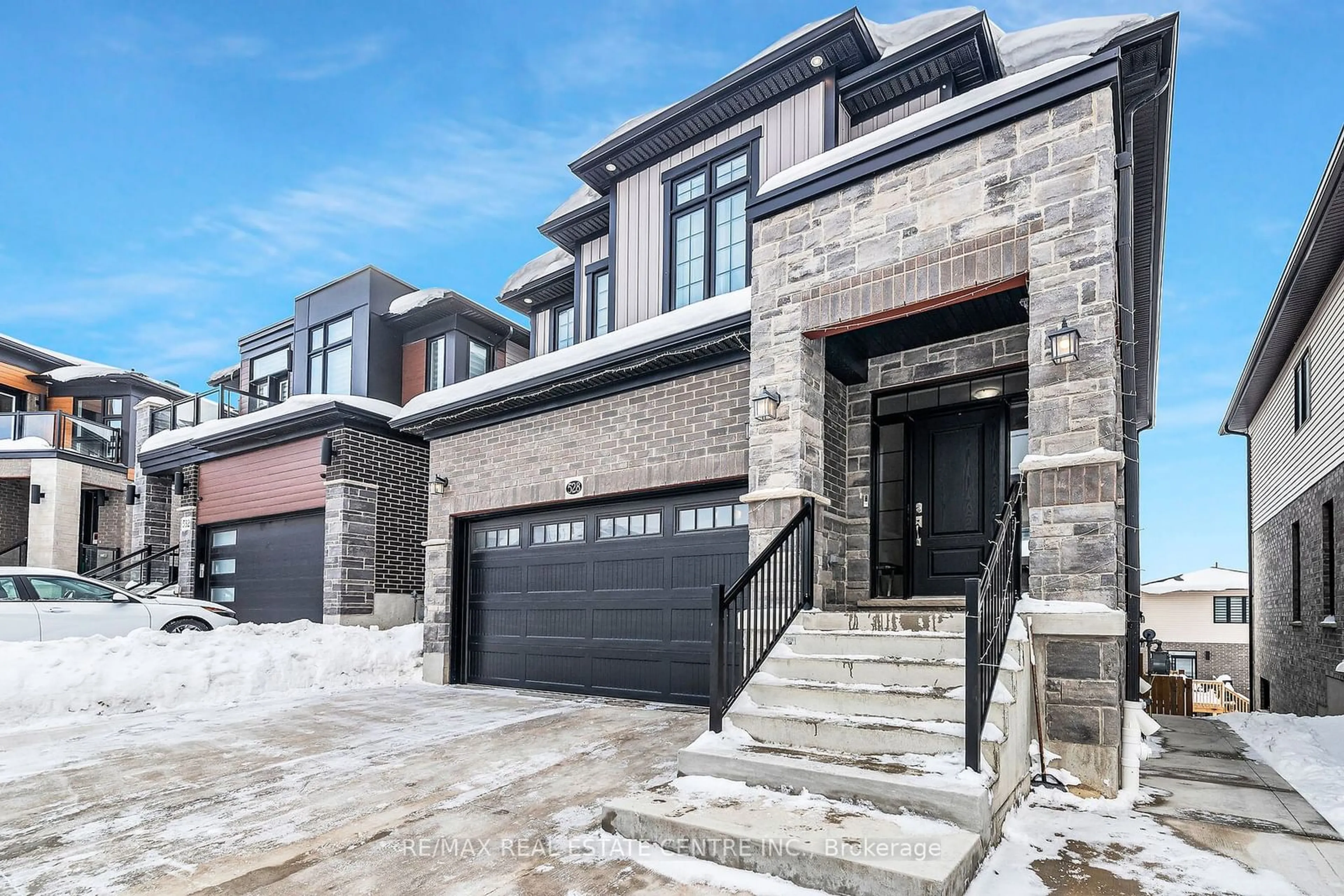 Home with brick exterior material, street for 528 Nathalie Cres, Kitchener Ontario N2E 0H8