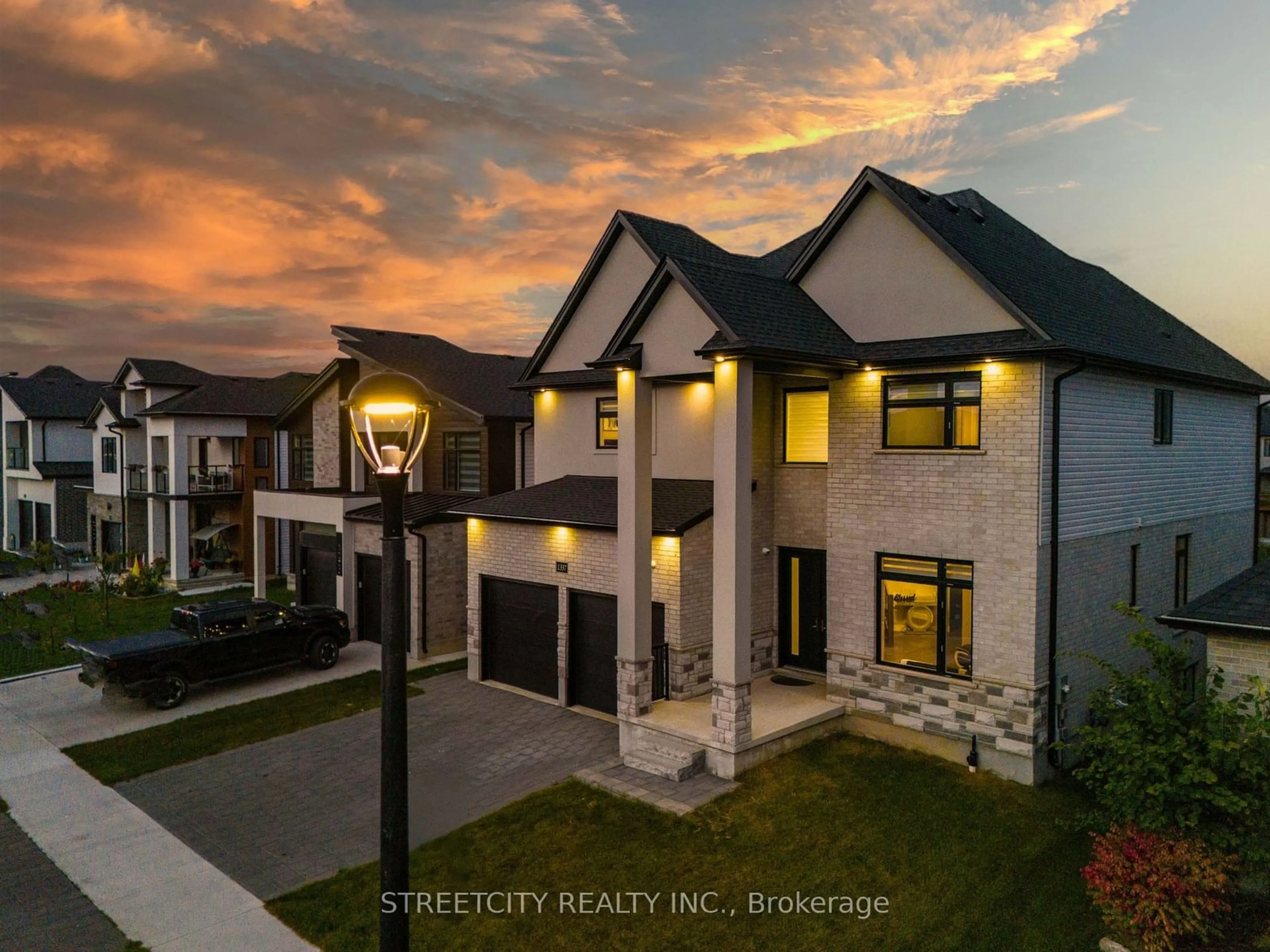 A pic from outside/outdoor area/front of a property/back of a property/a pic from drone, street for 1337 Medway Park Dr, London Ontario N6G 0Z6