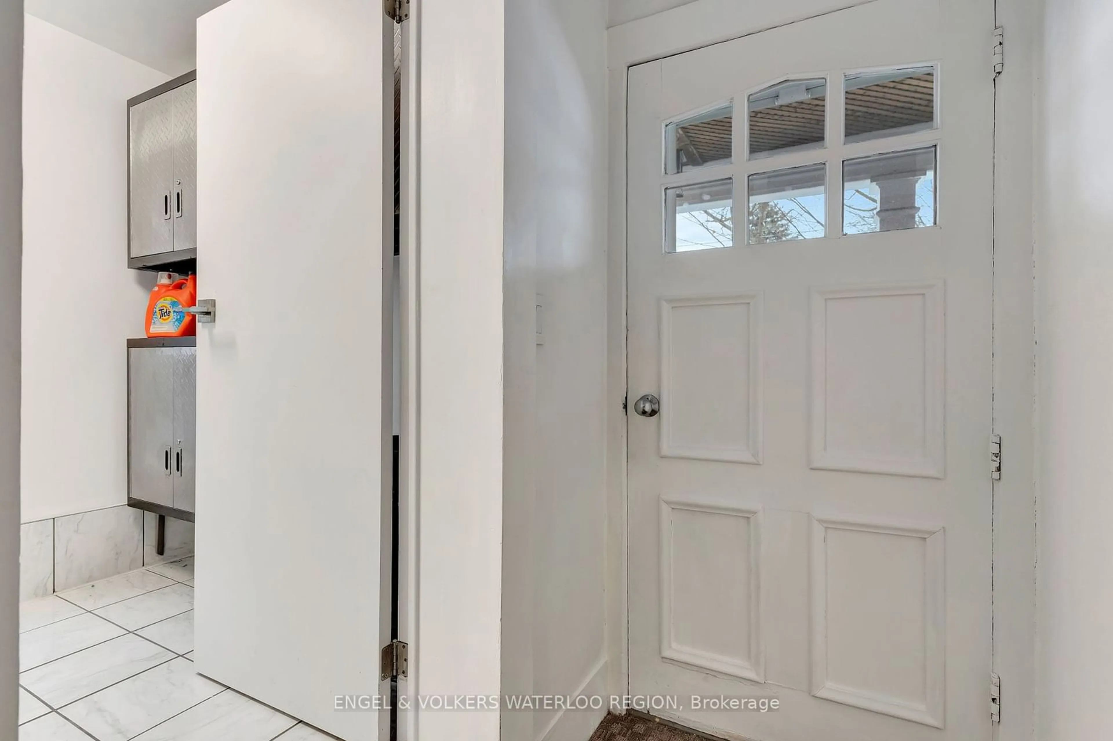 Indoor entryway for 40 Menno St, Waterloo Ontario N2L 2A7