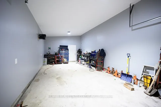 Additional image 40 of 161 Oak Ave
