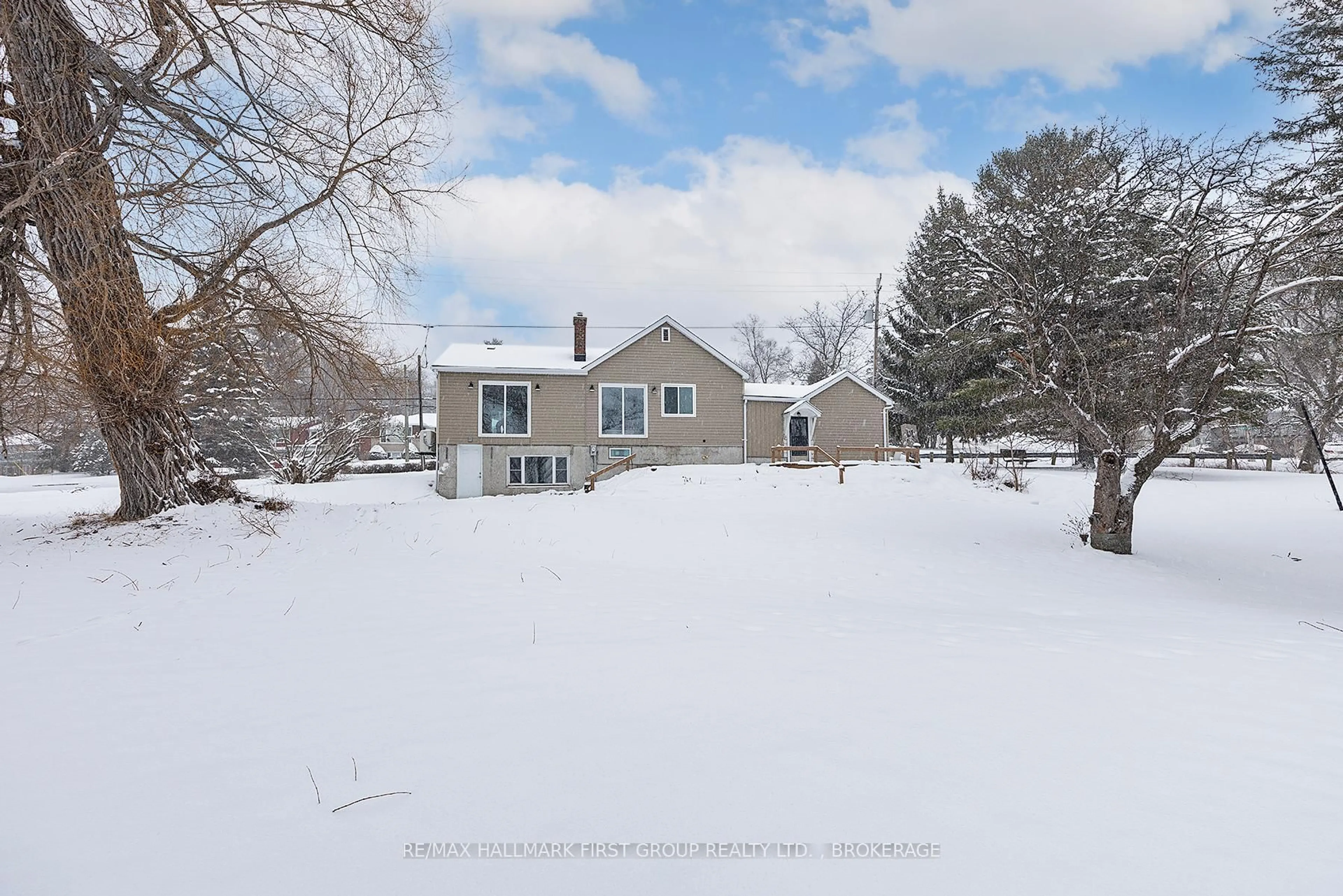 A pic from outside/outdoor area/front of a property/back of a property/a pic from drone, street for 757 Hillview Rd, Kingston Ontario K7M 5C8