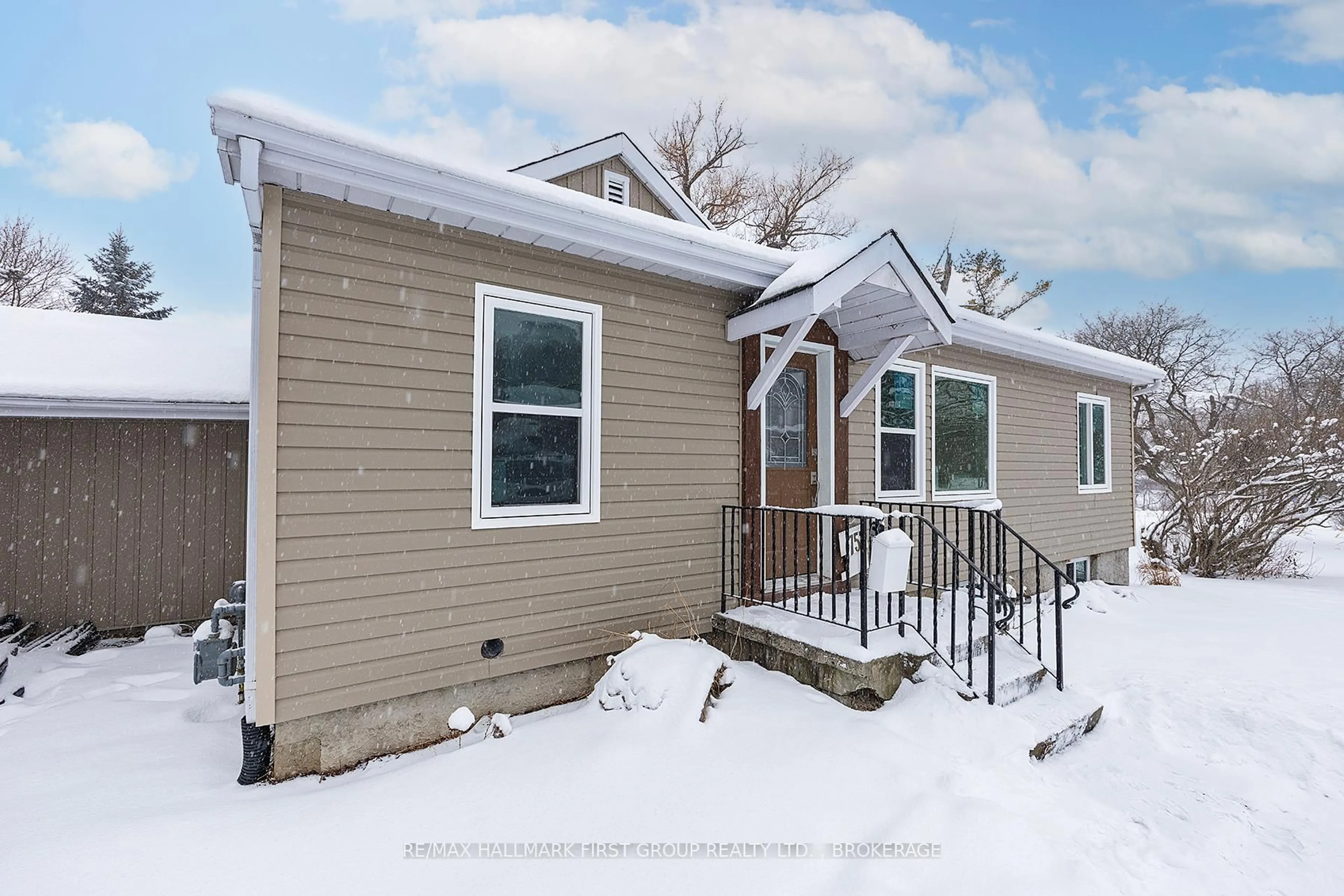 Home with vinyl exterior material, street for 757 Hillview Rd, Kingston Ontario K7M 5C8