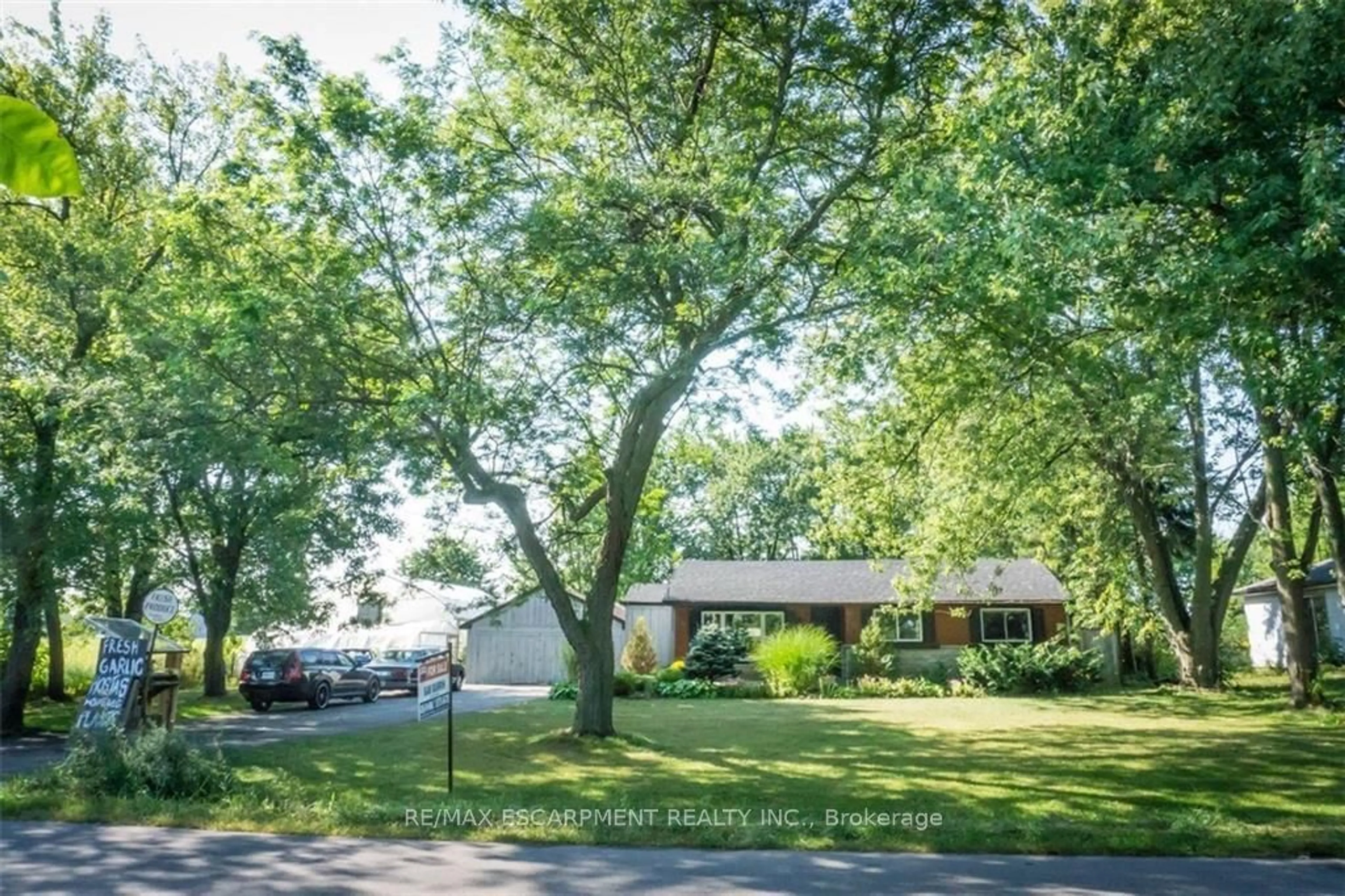 A pic from outside/outdoor area/front of a property/back of a property/a pic from drone, street for 6465 Twenty Rd, Hamilton Ontario L0R 1P0