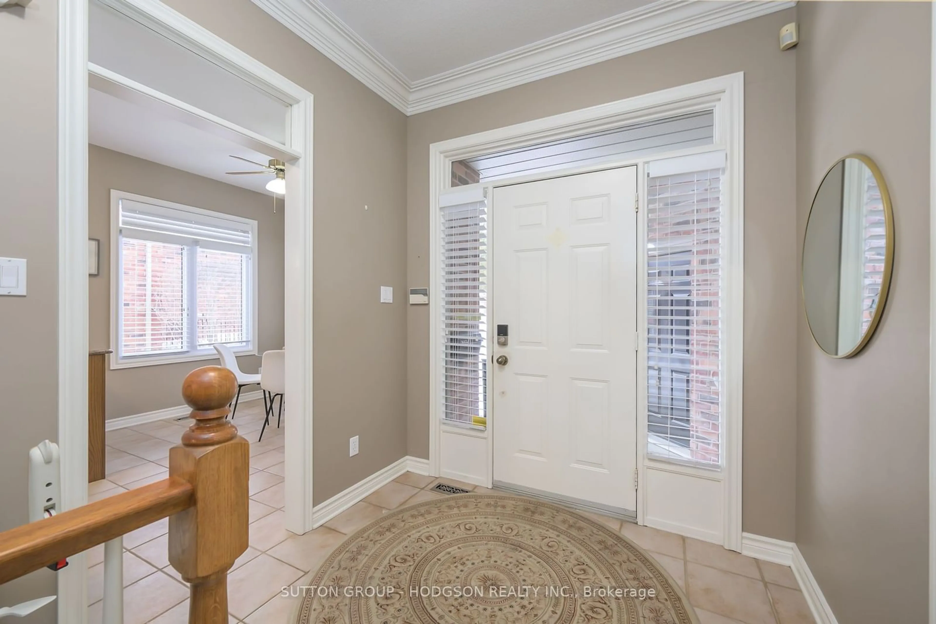 Indoor entryway for 400 Ambleside Dr, London Ontario N6G 4Y7