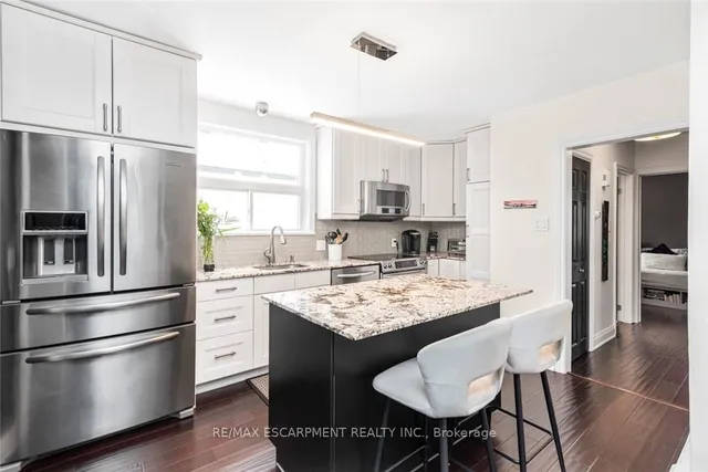 Additional property image - 865 Queensdale Ave