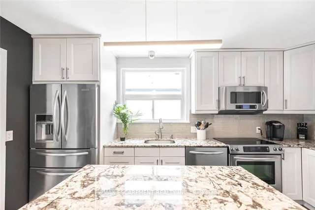 Additional property image - 865 Queensdale Ave