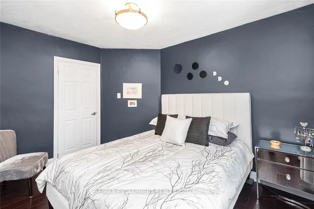 Additional property image - 865 Queensdale Ave