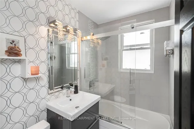Additional property image - 865 Queensdale Ave
