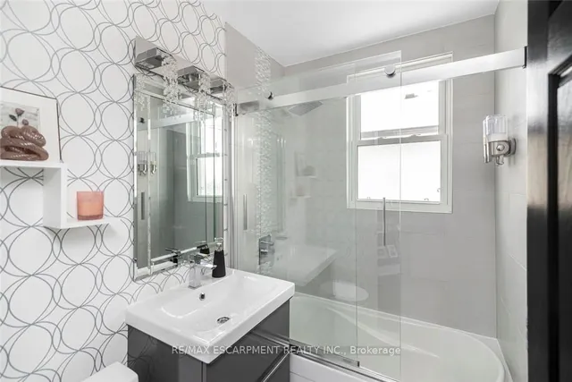 Additional property image - 865 Queensdale Ave