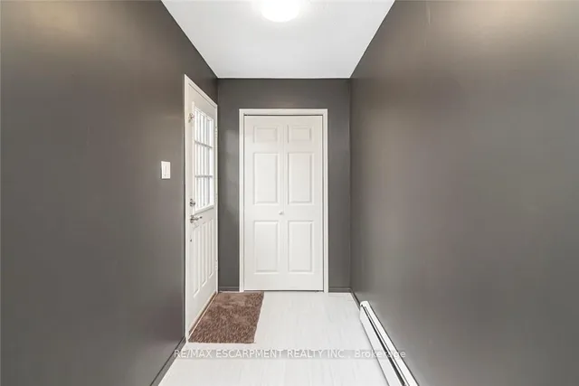Additional property image - 865 Queensdale Ave