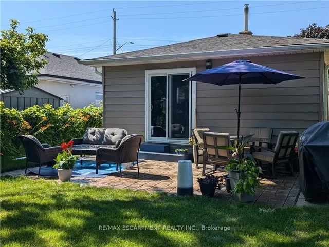 Additional property image - 865 Queensdale Ave