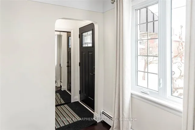 Additional property image - 865 Queensdale Ave