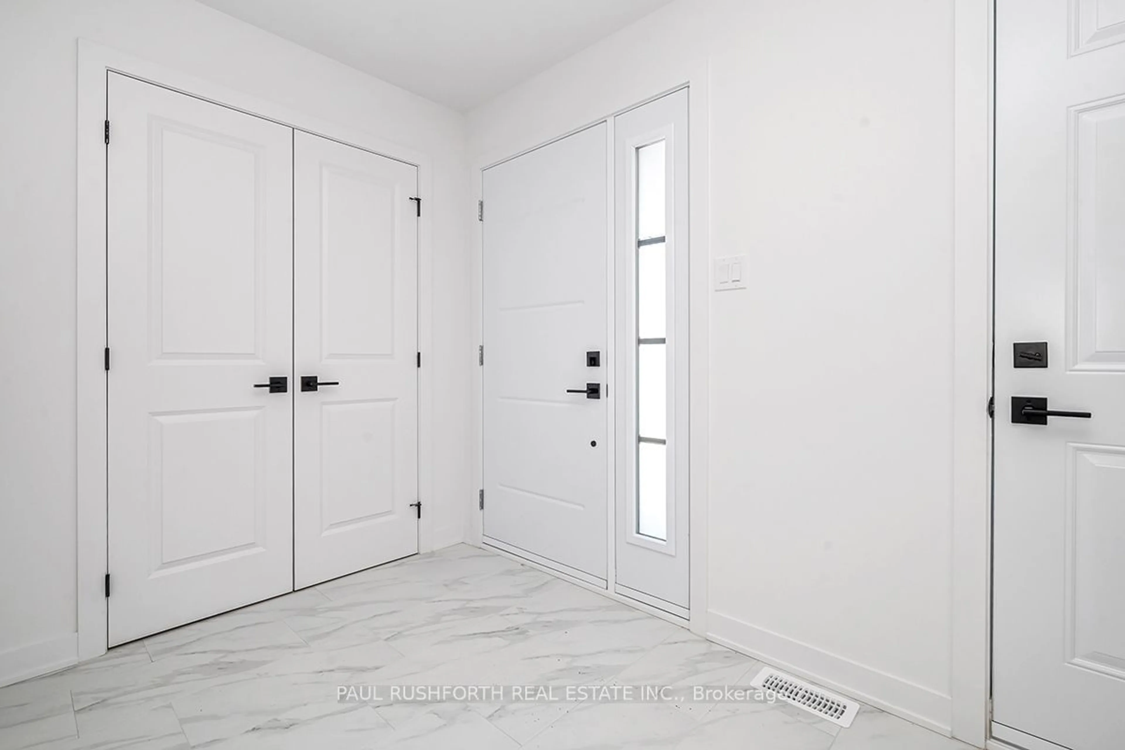 Indoor entryway for 213 DARQUISE St, Clarence-Rockland Ontario K4K 0M2