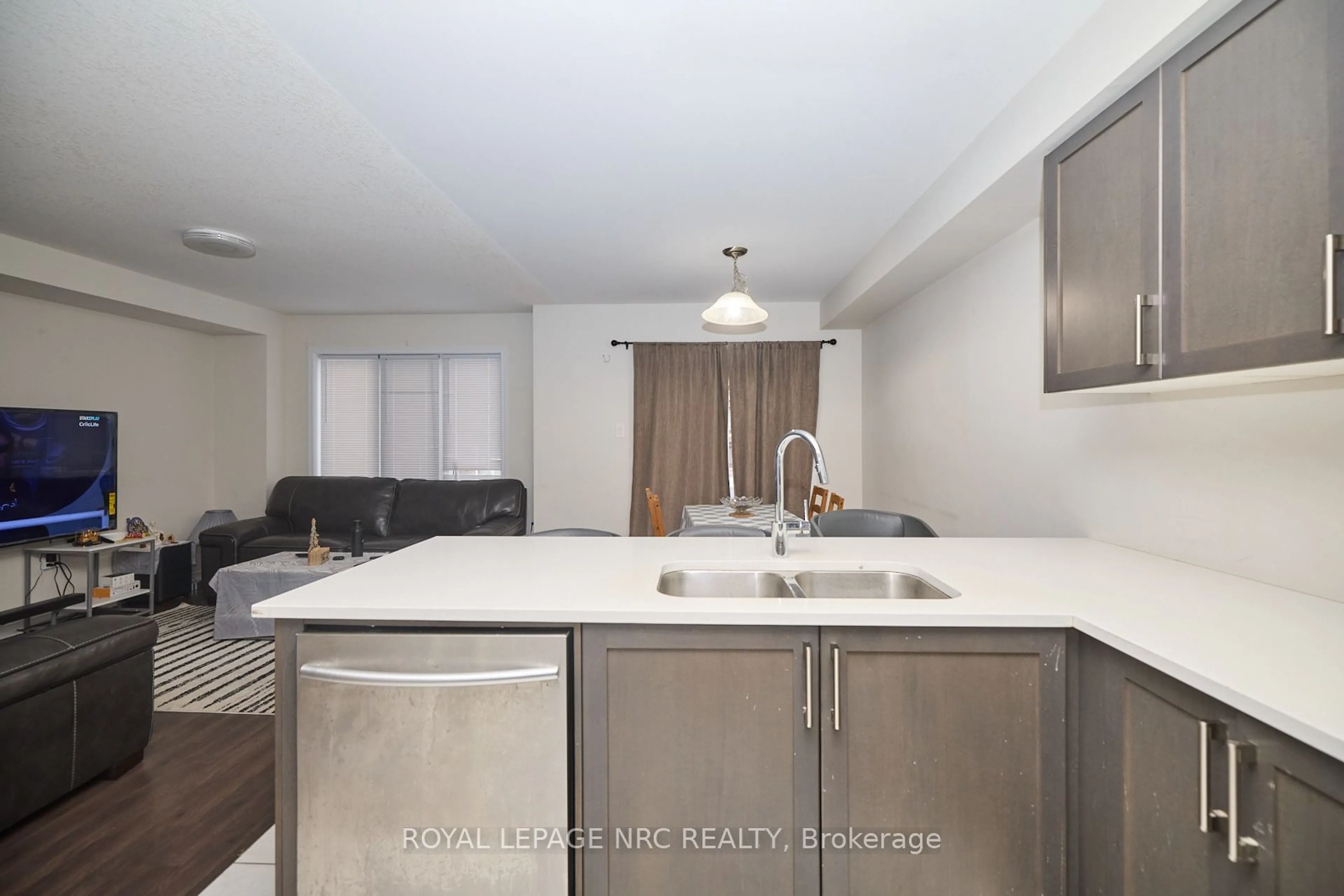 Standard kitchen, unknown for 7782 White Pine Cres, Niagara Falls Ontario L2H 3R4