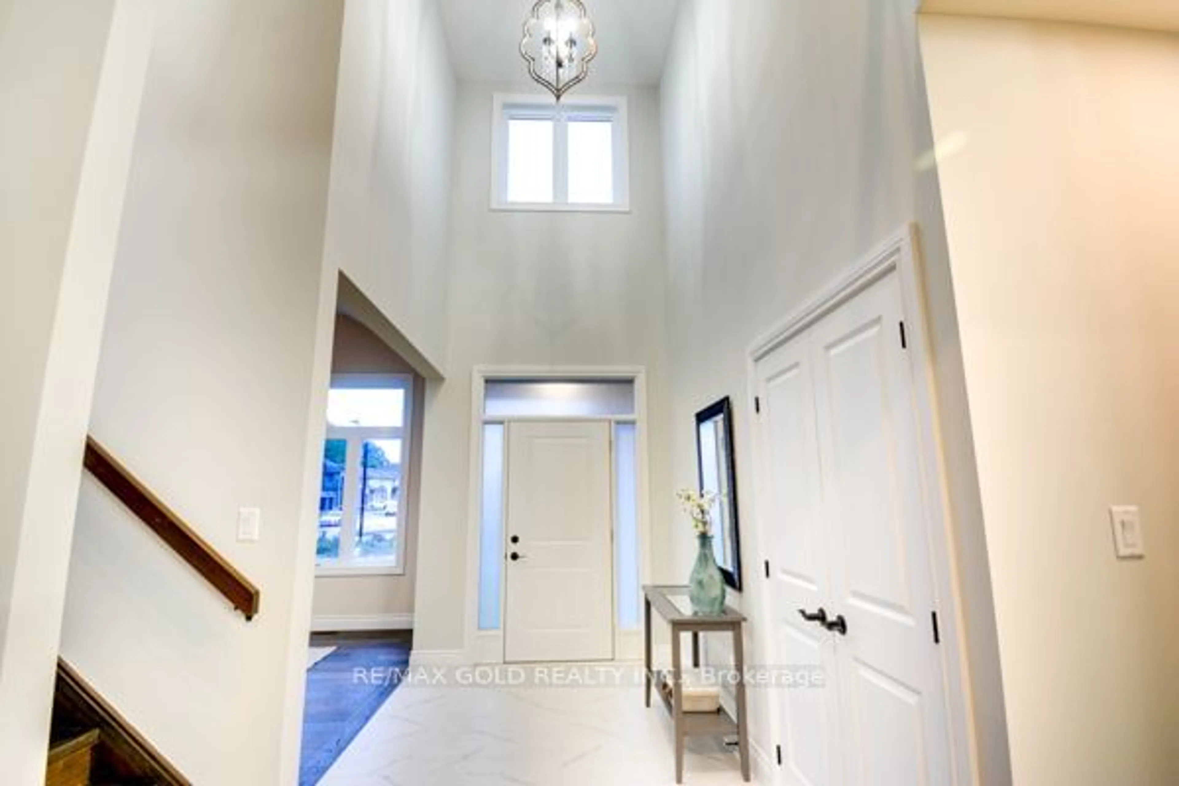 Indoor entryway for 4095 Campbell St, London Ontario N6P 0H5