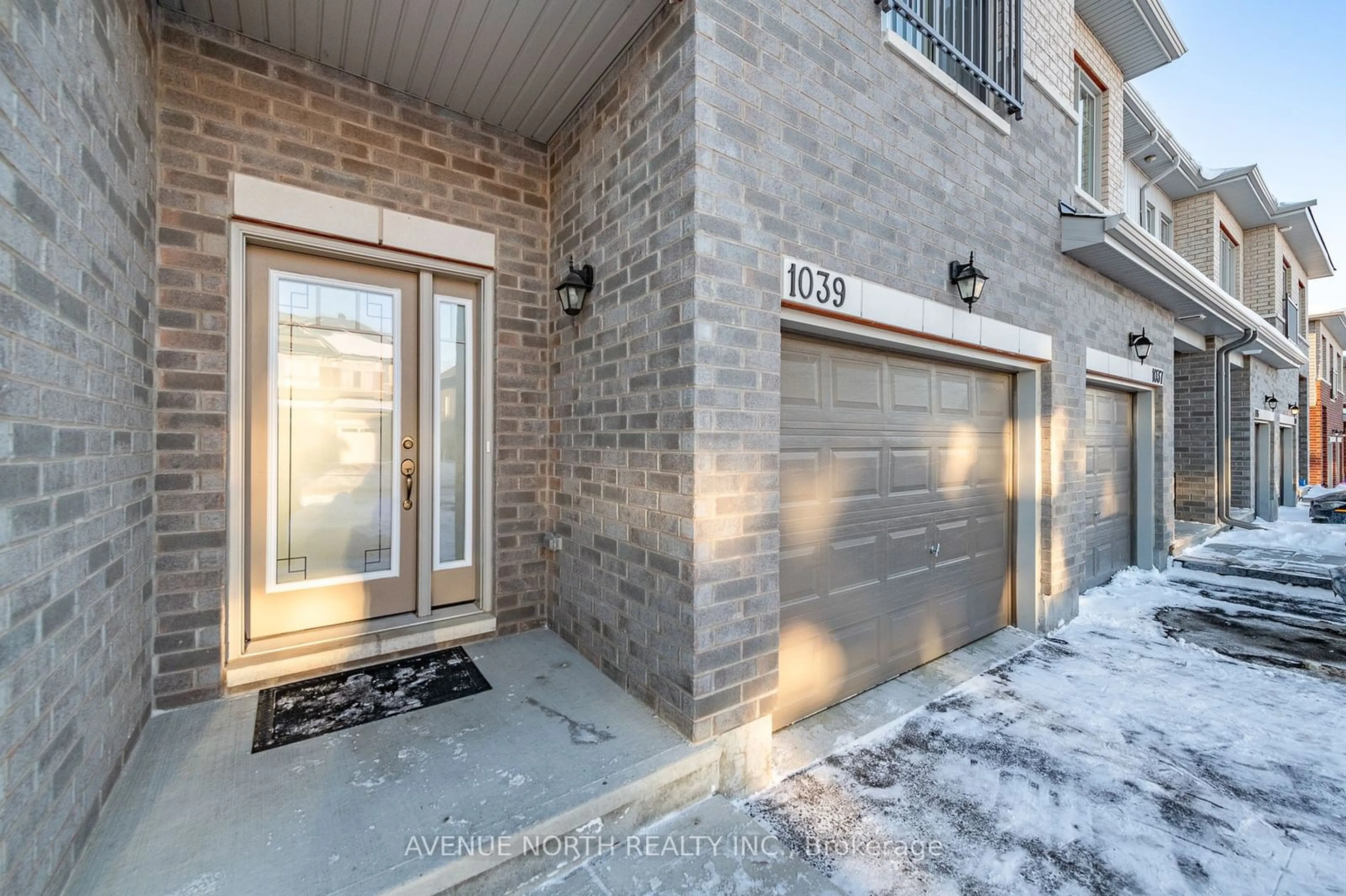 Indoor entryway for 1039 Cedar Creek Dr, Blossom Park - Airport and Area Ontario K1X 0G3