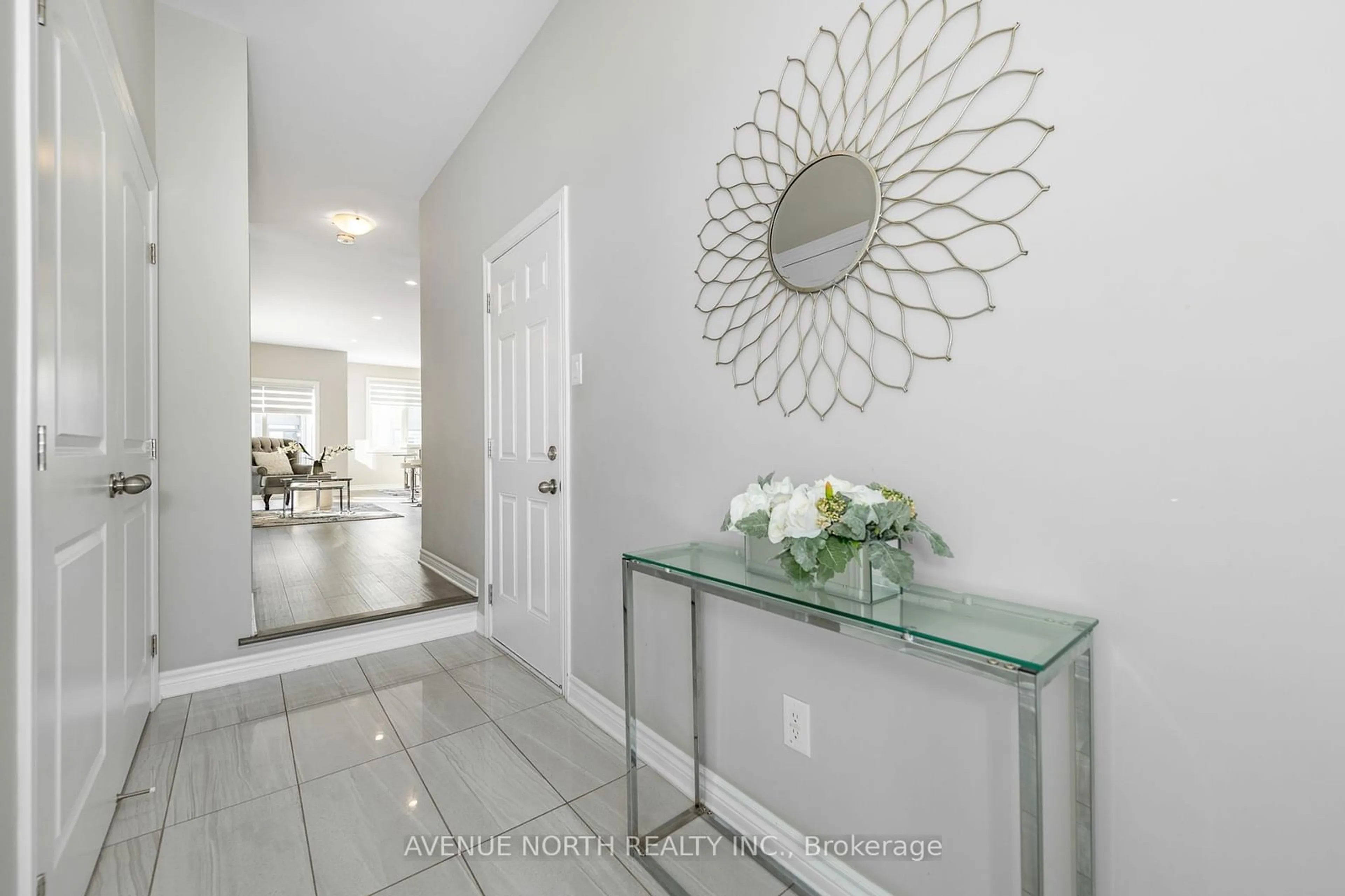 Indoor entryway for 1039 Cedar Creek Dr, Blossom Park - Airport and Area Ontario K1X 0G3