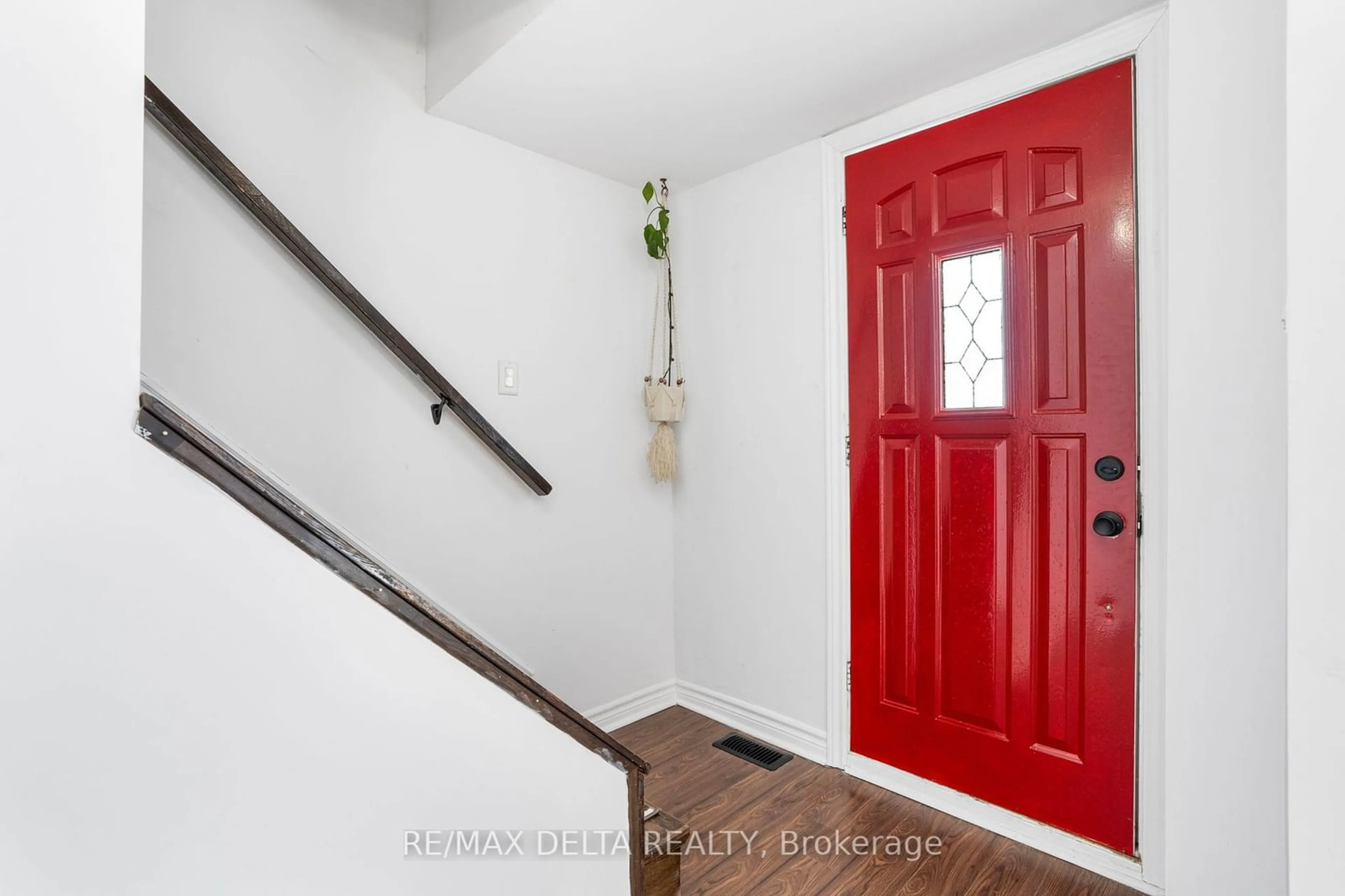 Indoor entryway for 644 St Louis St, Clarence-Rockland Ontario K4K 1K2