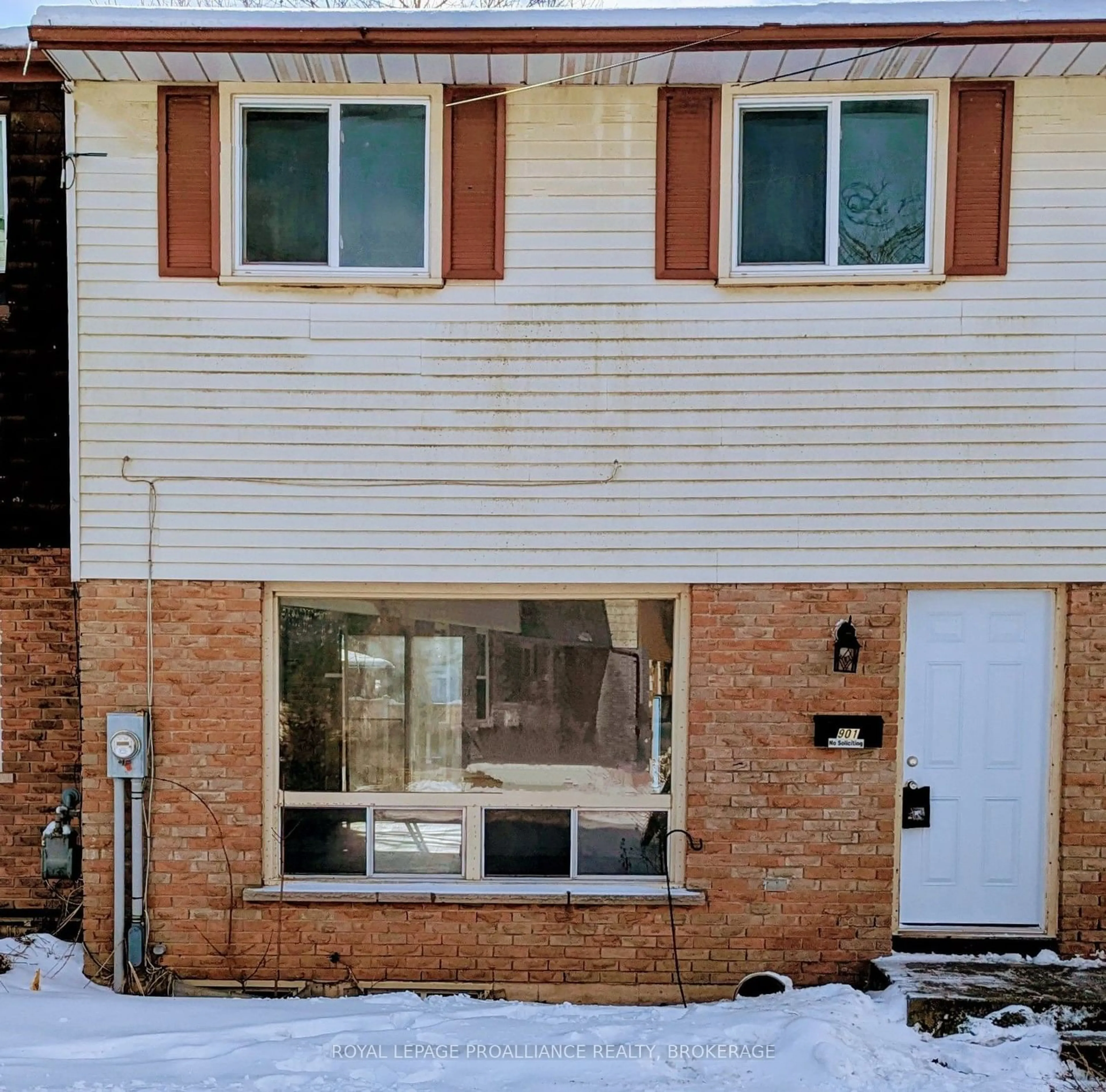 Home with brick exterior material, street for 901 Oakview Ave #25, Kingston Ontario K7M 6V4