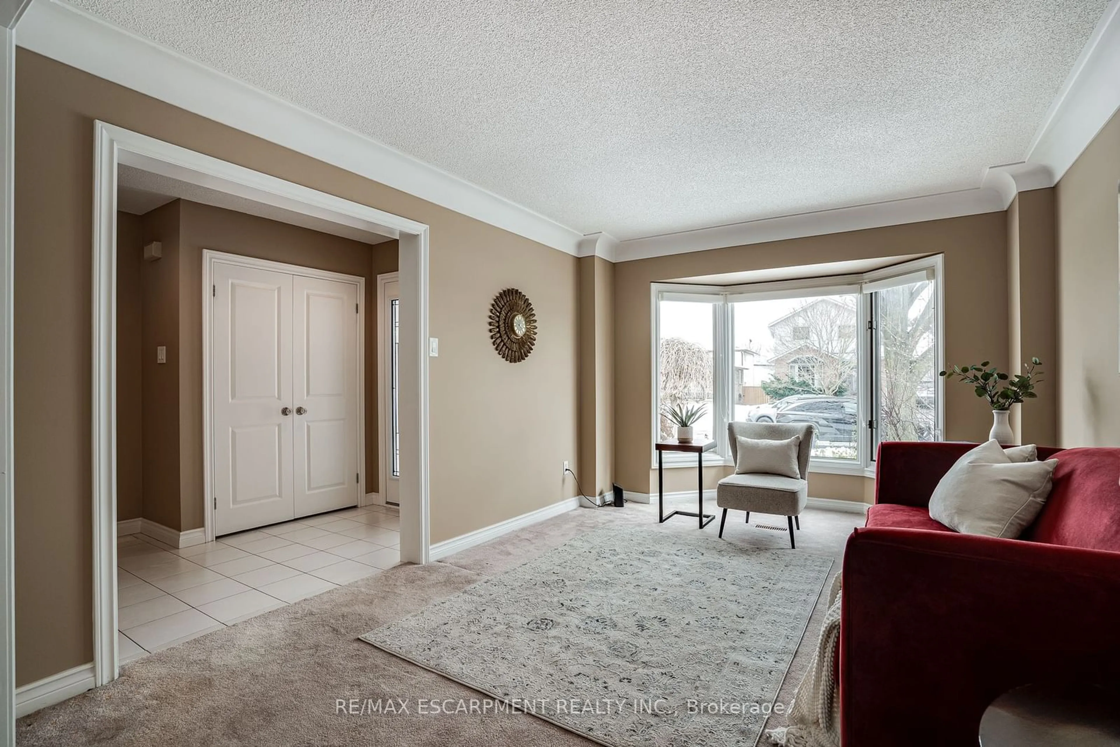 Living room with furniture, unknown for 43 Glenayr St, Hamilton Ontario L9C 7J2