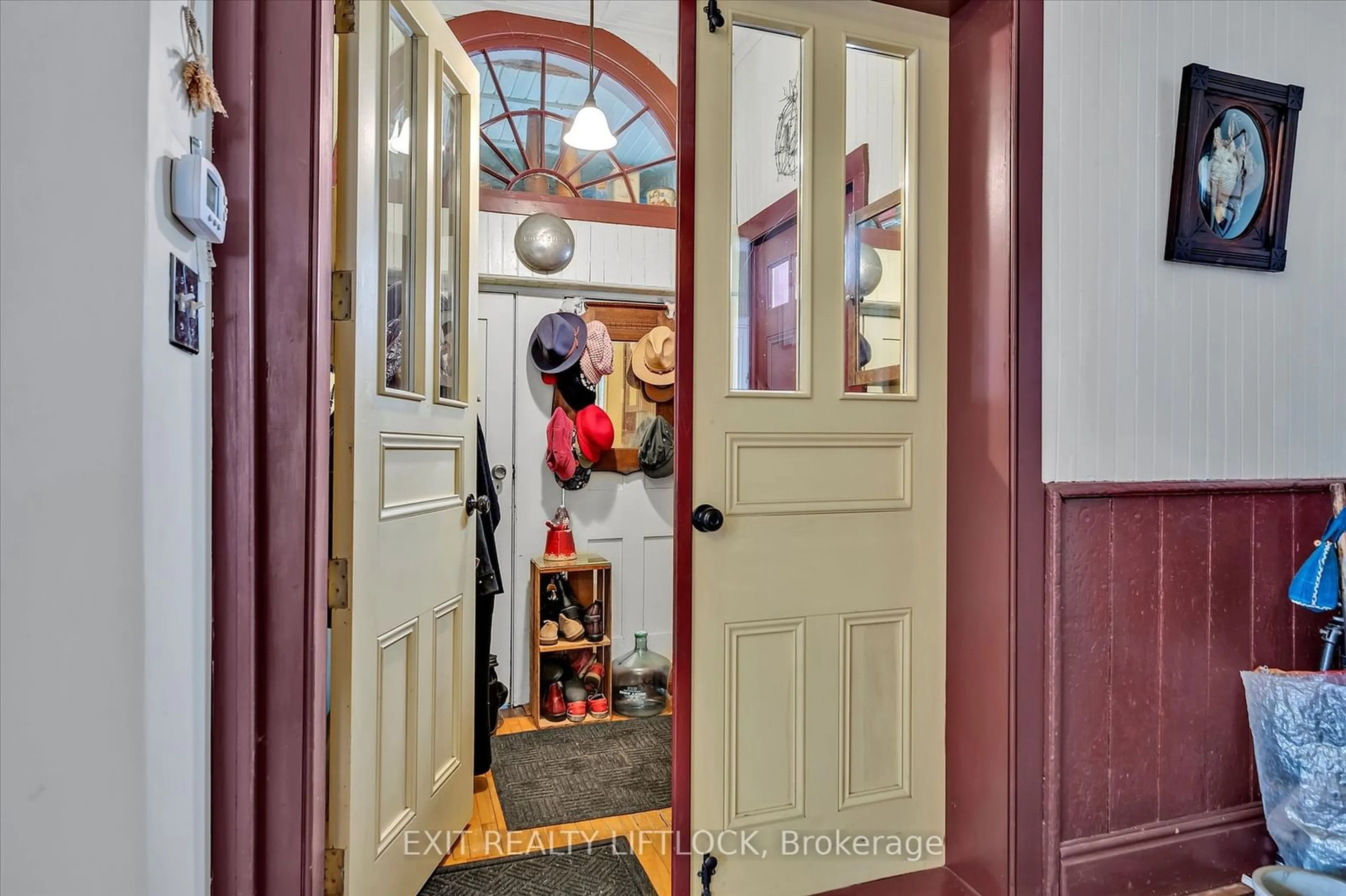 Indoor entryway for 2735 County Road 2, Otonabee-South Monaghan Ontario K0L 2G0