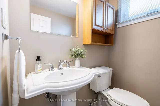 Additional property image - 83 Mountbatten Dr