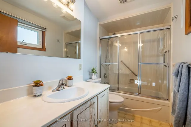 Additional property image - 83 Mountbatten Dr