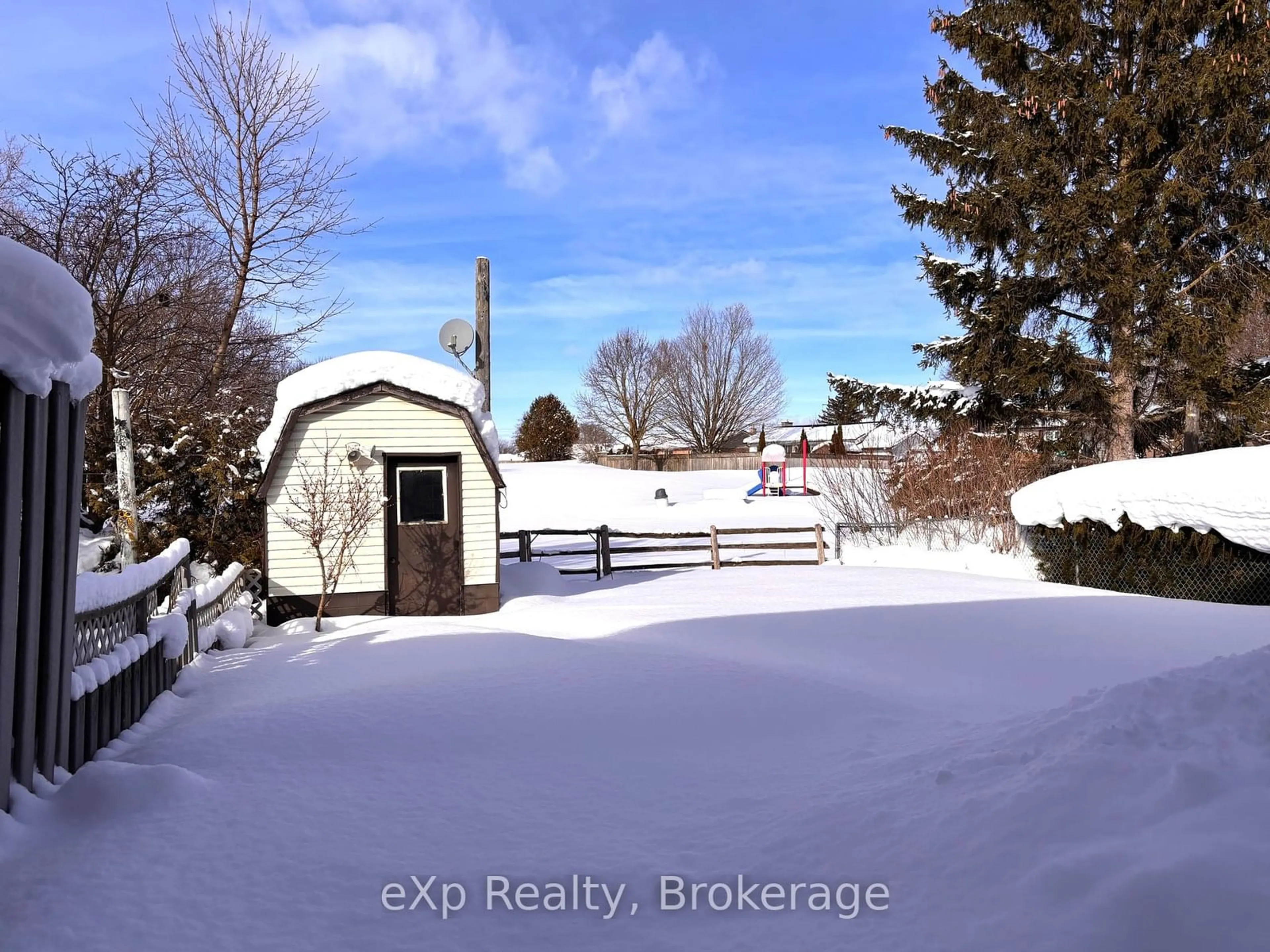 Unknown for 704 11th St, Hanover Ontario N4N 3J4